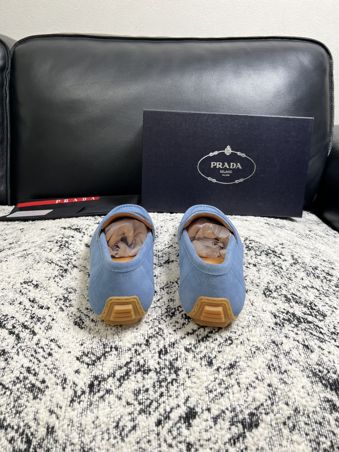 PRADA  高品质  顶级工艺品 普拉达 豆豆鞋专柜同步 原厂配置，意大利进口原版牛皮面料，透气舒适进
