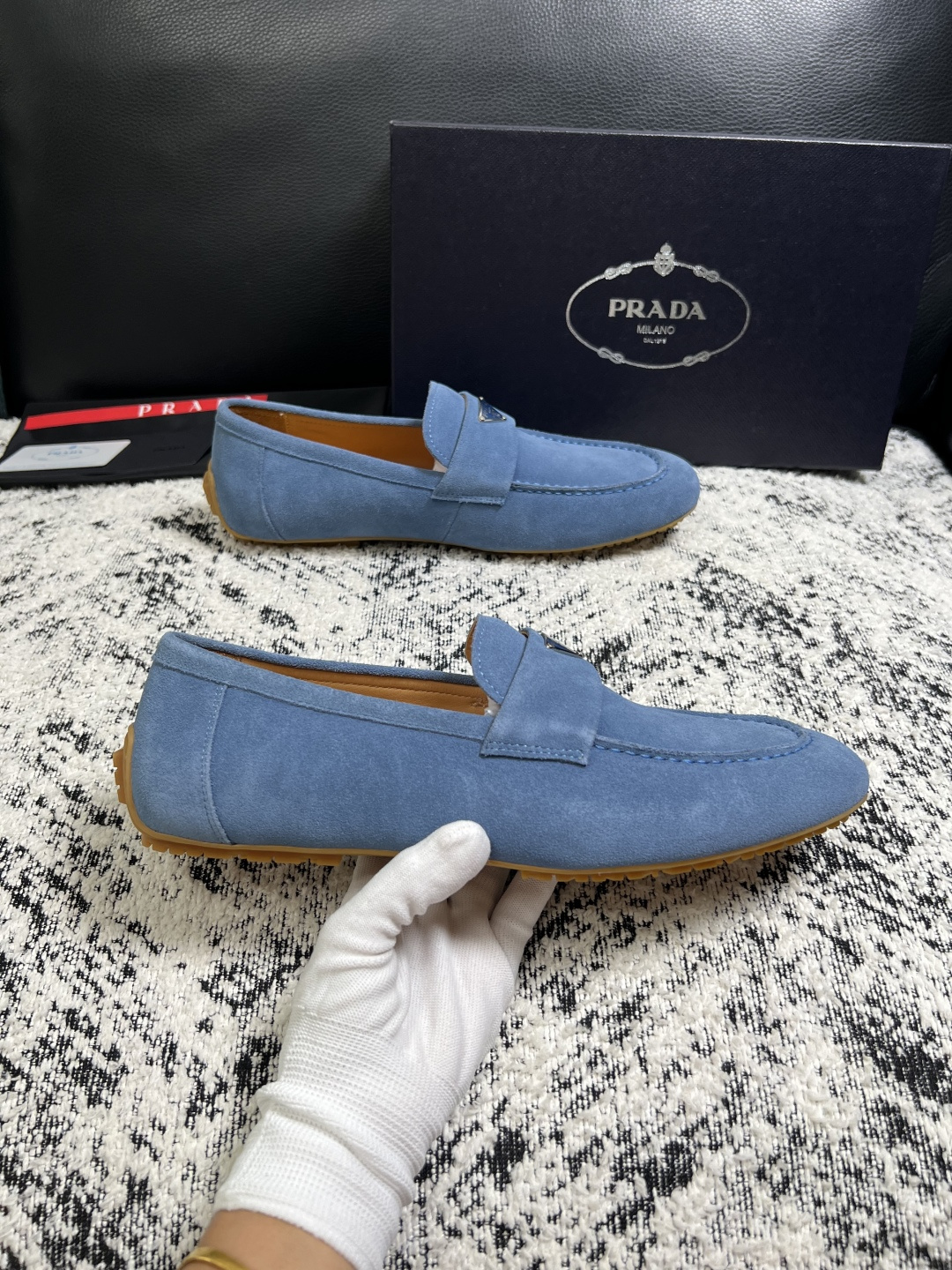 PRADA  高品质  顶级工艺品 普拉达 豆豆鞋专柜同步 原厂配置，意大利进口原版牛皮面料，透气舒适进