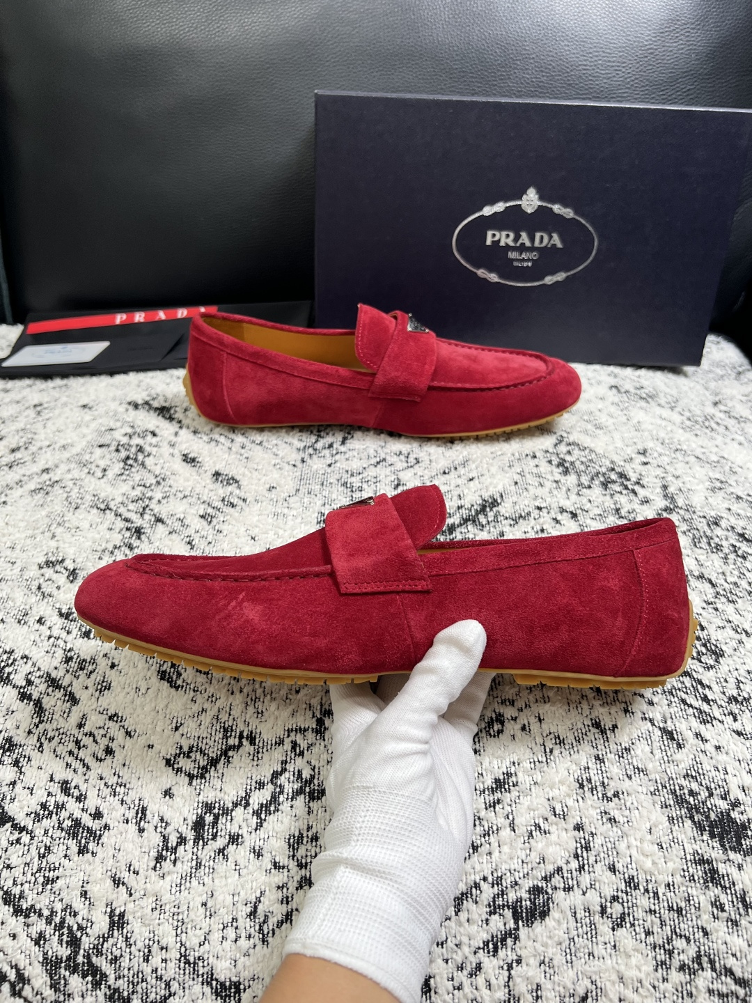 PRADA  高品质  顶级工艺品 普拉达 豆豆鞋专柜同步 原厂配置，意大利进口原版牛皮面料，透气舒适进