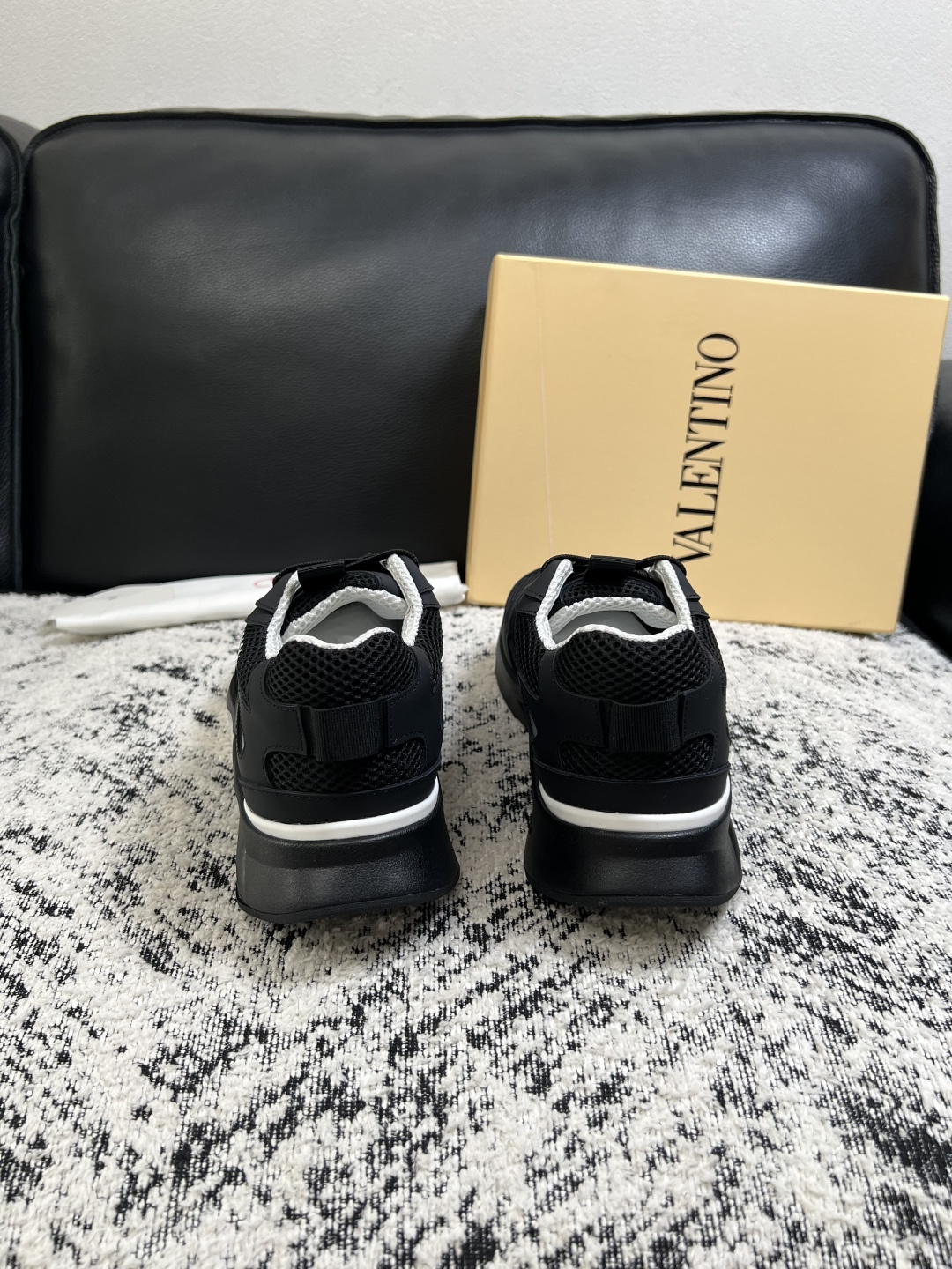 VALENTINO  高品质  顶级工艺品  华伦天奴，运动板鞋专柜同步，鞋面意大利进口，高品质拼接缤纷