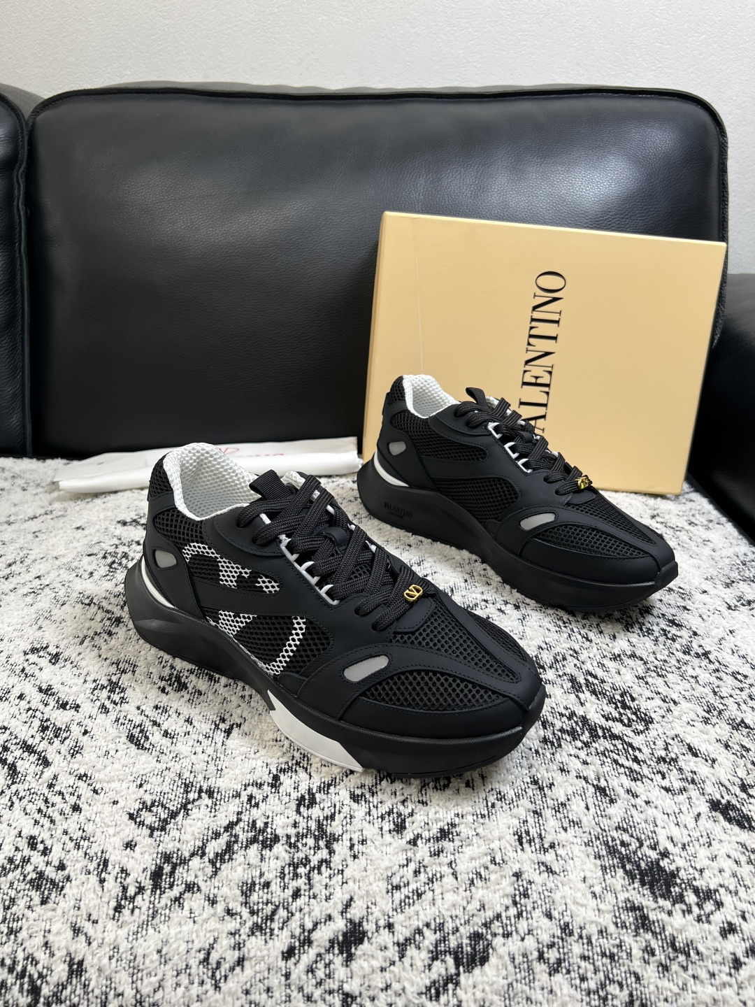 VALENTINO  高品质  顶级工艺品  华伦天奴，运动板鞋专柜同步，鞋面意大利进口，高品质拼接缤纷