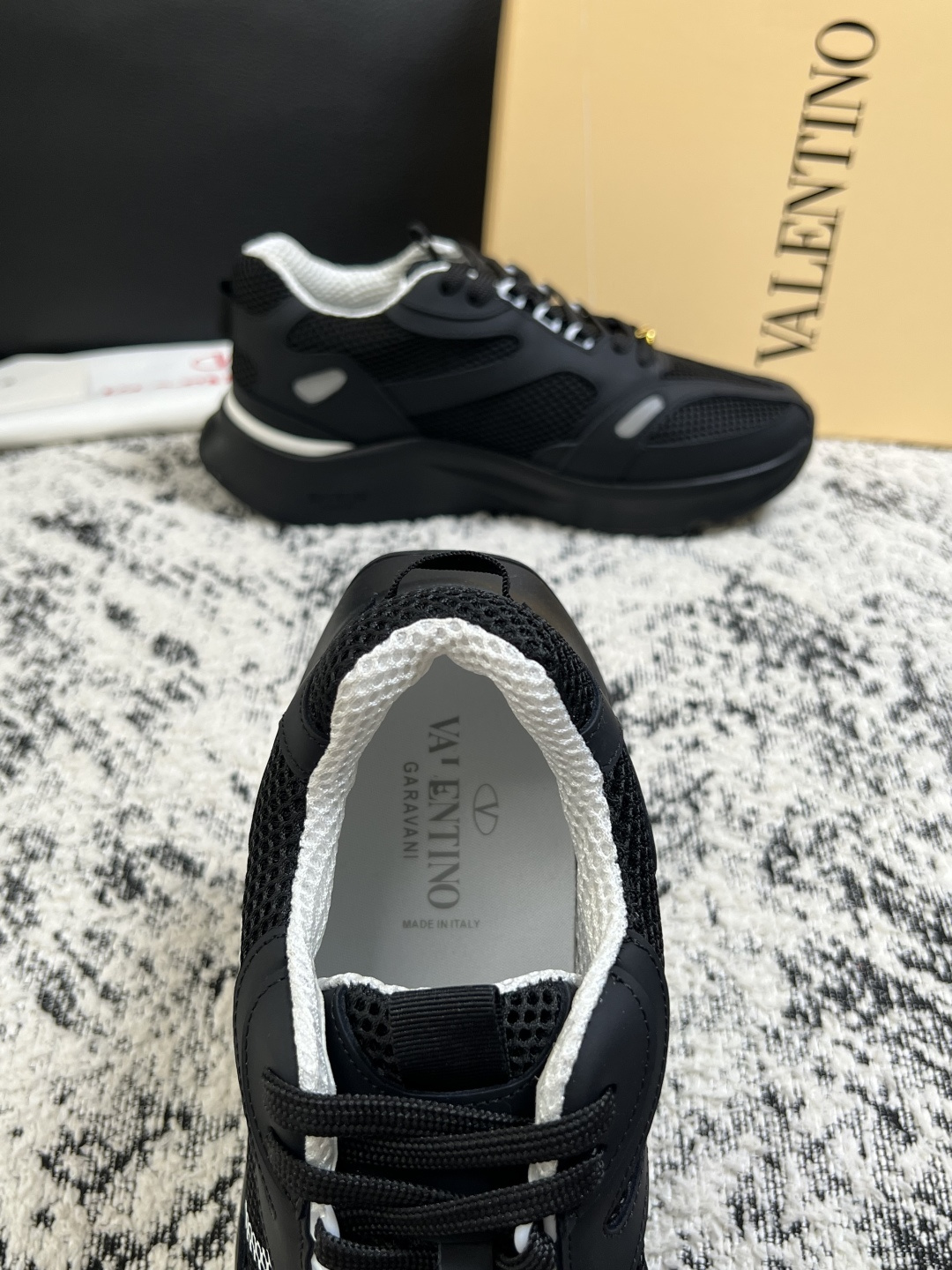VALENTINO  高品质  顶级工艺品  华伦天奴，运动板鞋专柜同步，鞋面意大利进口，高品质拼接缤纷
