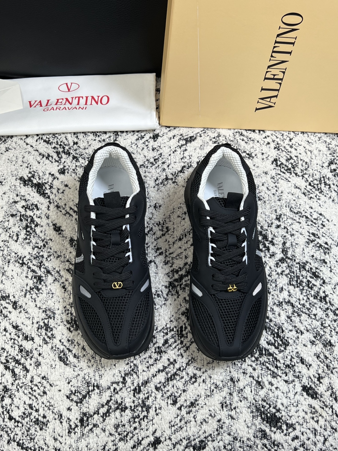 VALENTINO  高品质  顶级工艺品  华伦天奴，运动板鞋专柜同步，鞋面意大利进口，高品质拼接缤纷