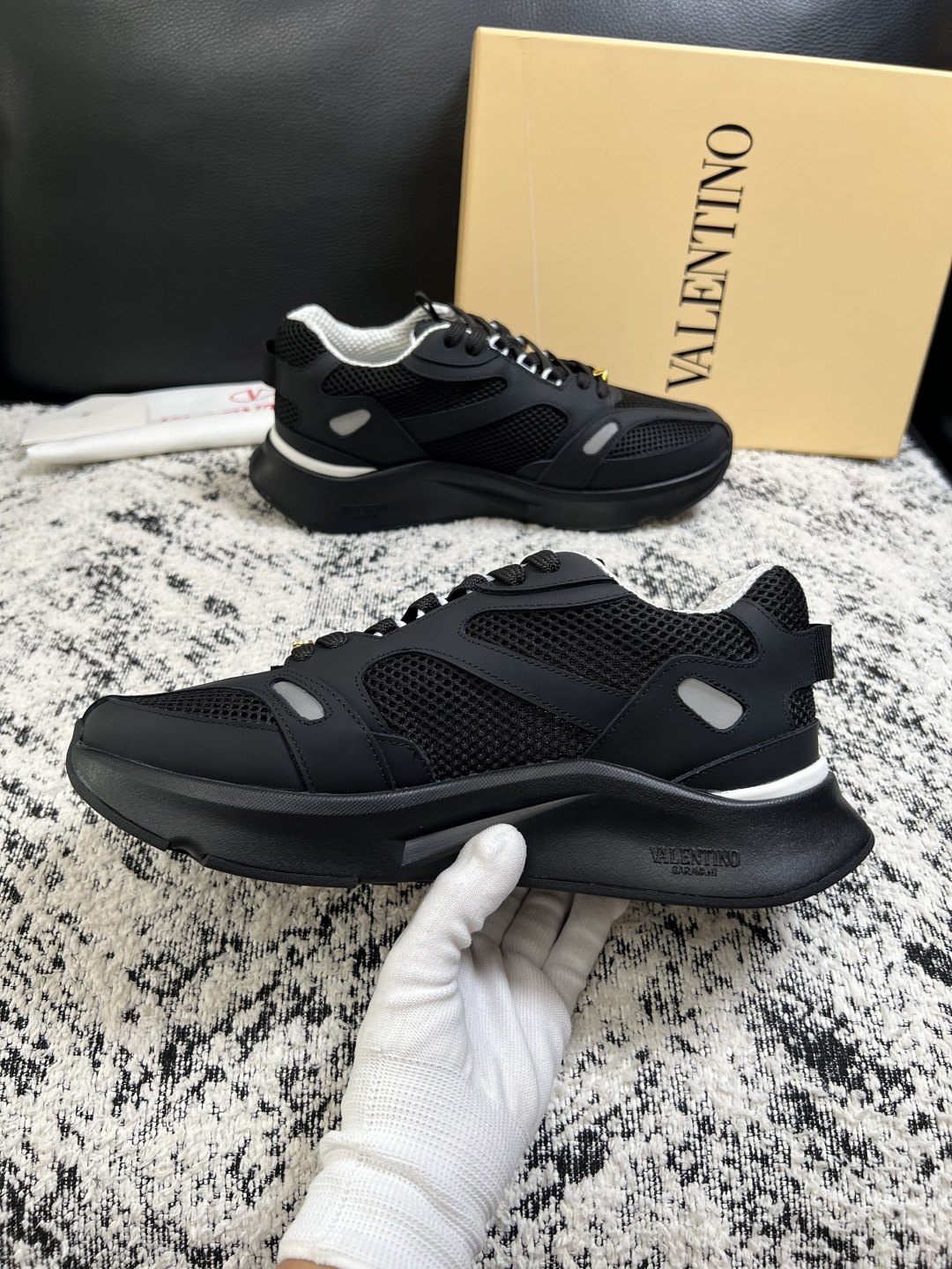 VALENTINO  高品质  顶级工艺品  华伦天奴，运动板鞋专柜同步，鞋面意大利进口，高品质拼接缤纷