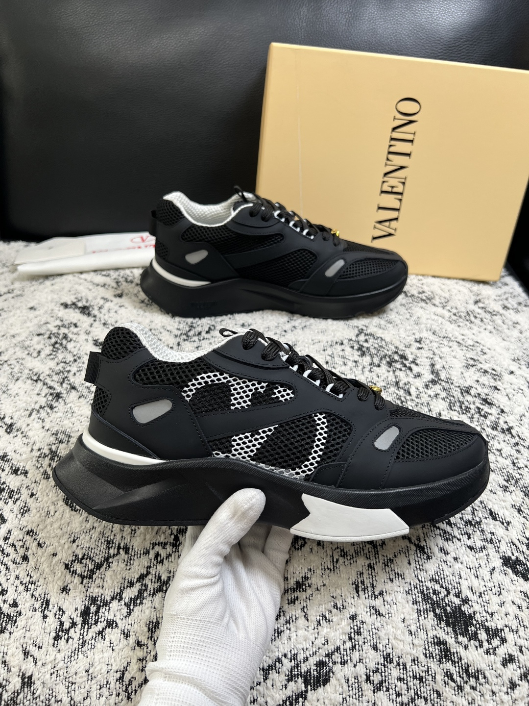 VALENTINO  高品质  顶级工艺品  华伦天奴，运动板鞋专柜同步，鞋面意大利进口，高品质拼接缤纷