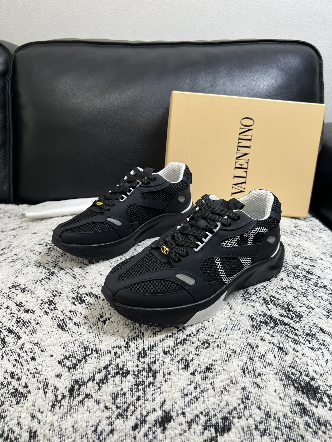 VALENTINO  高品质  顶级工艺品  华伦天奴，运动板鞋专柜同步，鞋面意大利进口，高品质拼接缤纷