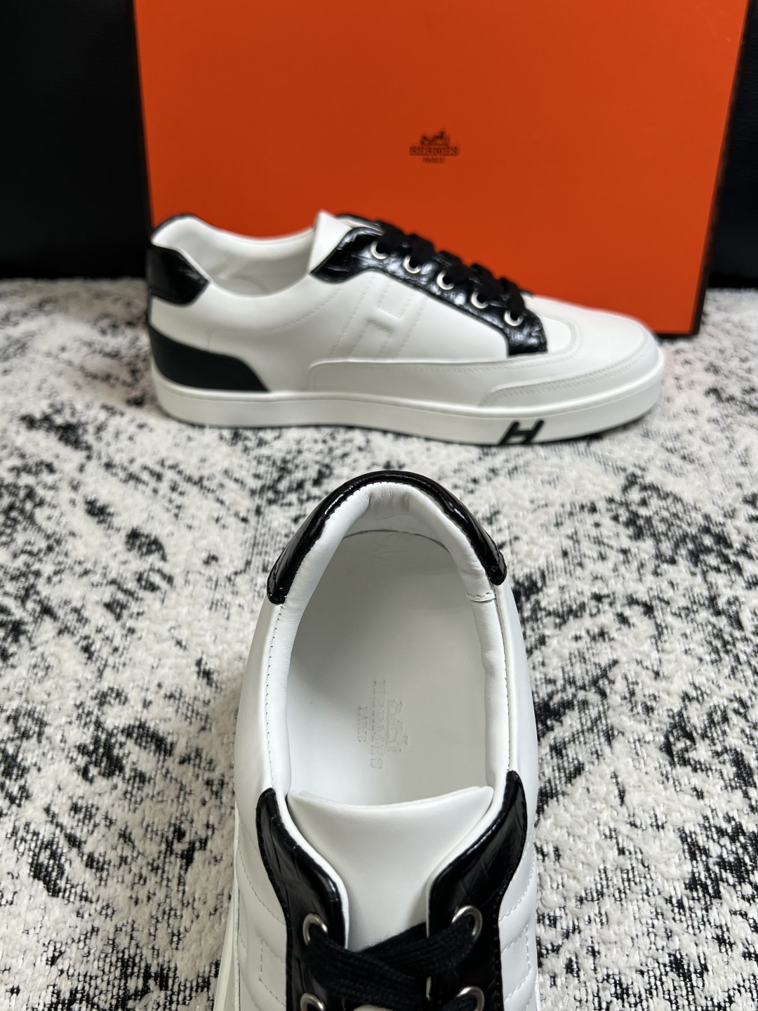 Hermes  高品质  顶级工艺品  爱马仕 专柜同步发售原厂配置，意大利进口原版牛皮面料，高品质拼接