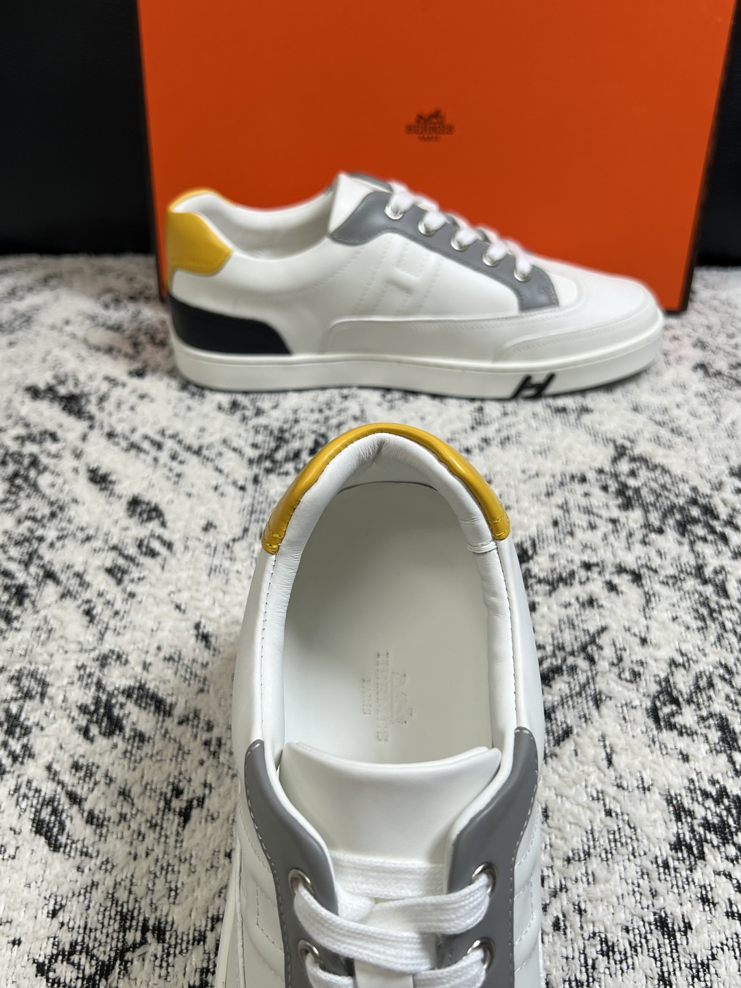 Hermes  高品质  顶级工艺品  爱马仕 专柜同步发售原厂配置，意大利进口原版牛皮面料，高品质拼接