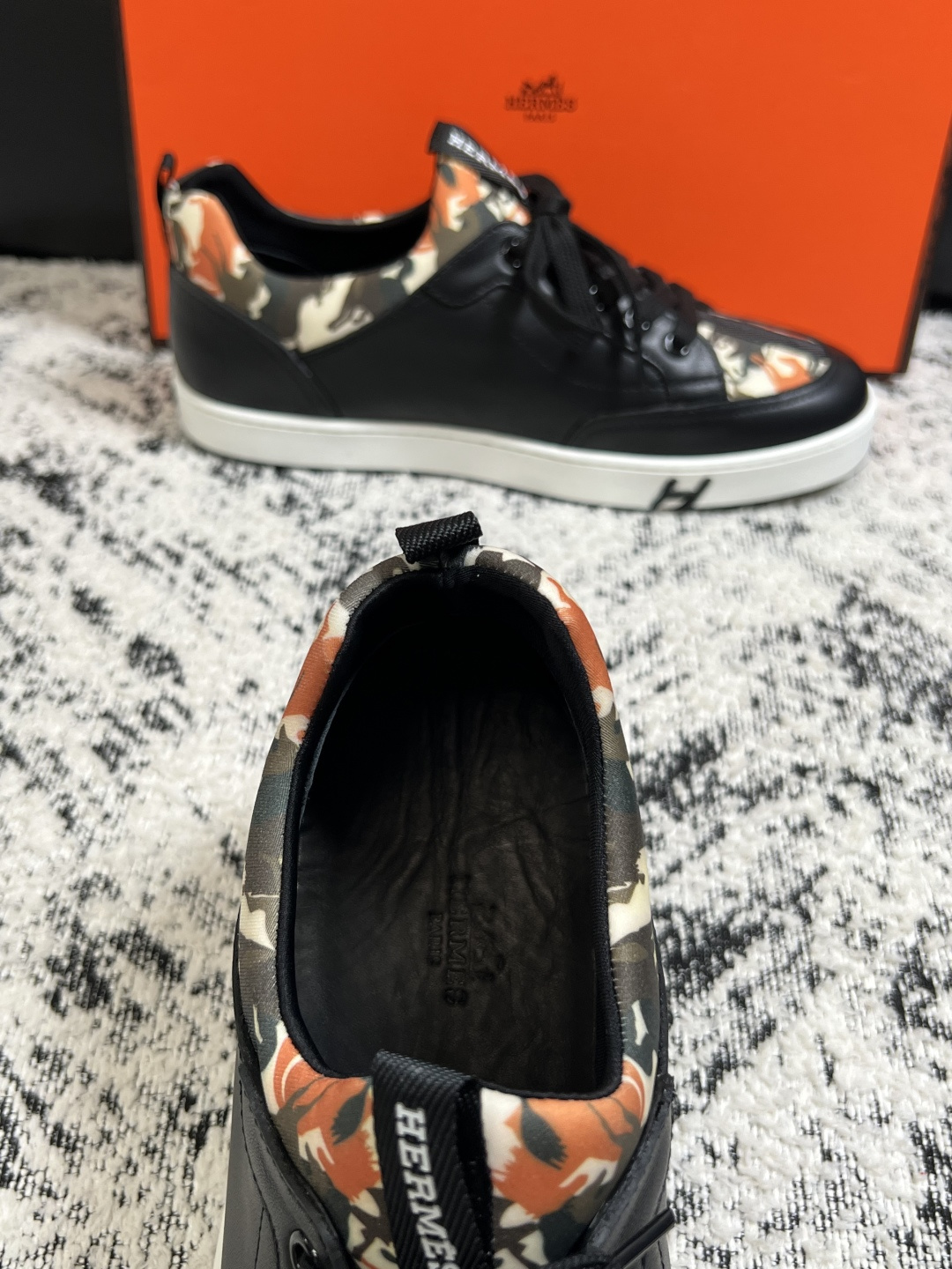Hermes  高品质  顶级工艺品  爱马仕 专柜同步发售原厂配置，意大利进口原版牛皮面料，高品质拼接