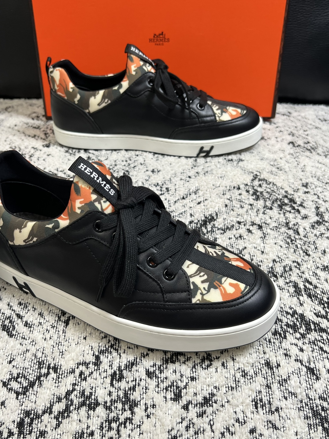 Hermes  高品质  顶级工艺品  爱马仕 专柜同步发售原厂配置，意大利进口原版牛皮面料，高品质拼接