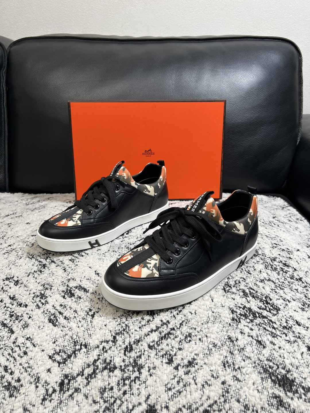 Hermes  高品质  顶级工艺品  爱马仕 专柜同步发售原厂配置，意大利进口原版牛皮面料，高品质拼接