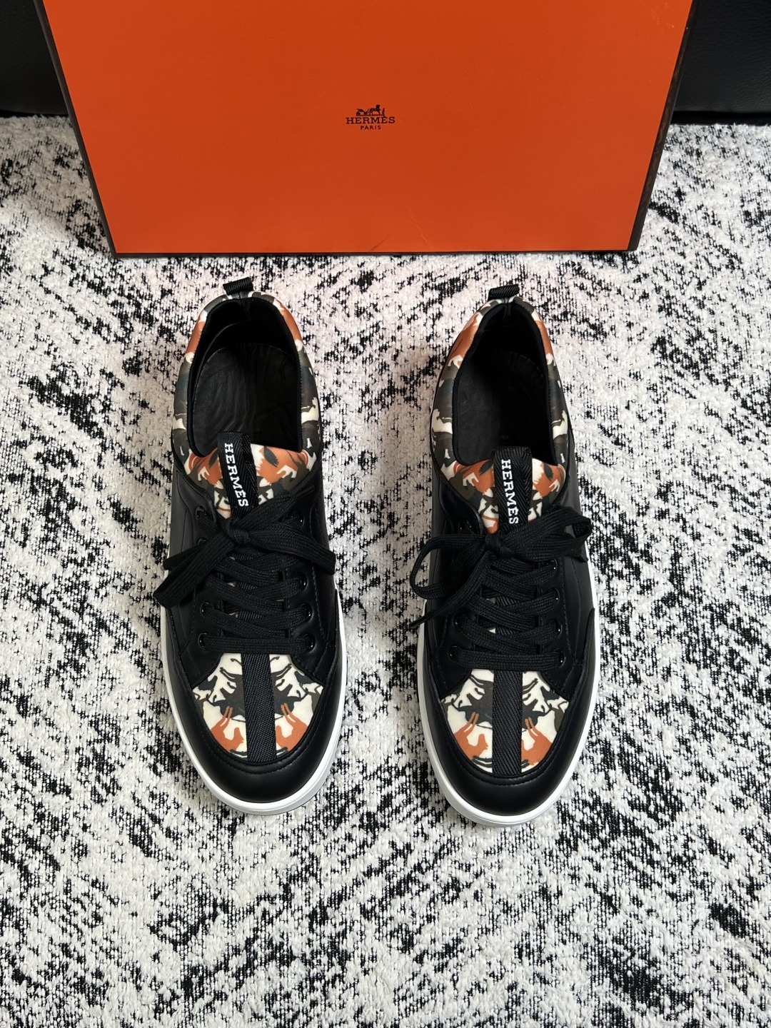 Hermes  高品质  顶级工艺品  爱马仕 专柜同步发售原厂配置，意大利进口原版牛皮面料，高品质拼接