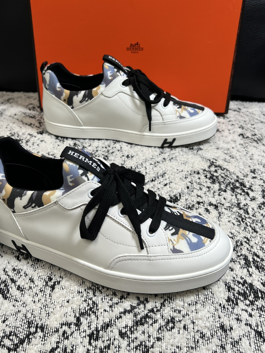 Hermes  高品质  顶级工艺品  爱马仕 专柜同步发售原厂配置，意大利进口原版牛皮面料，高品质拼接
