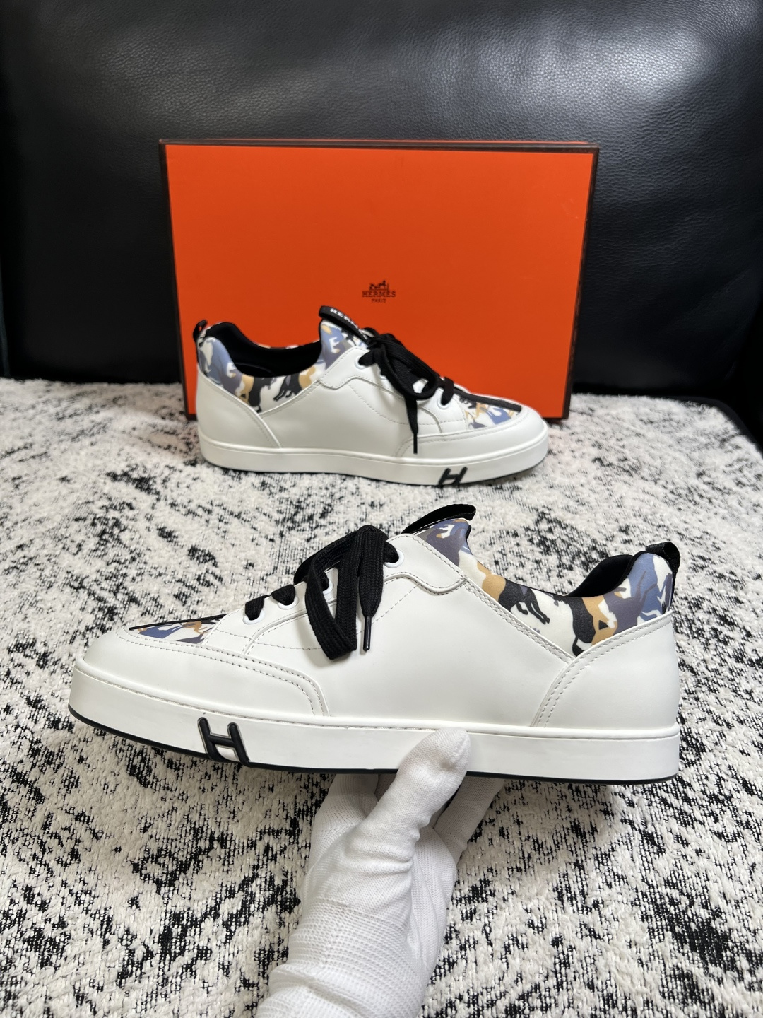 Hermes  高品质  顶级工艺品  爱马仕 专柜同步发售原厂配置，意大利进口原版牛皮面料，高品质拼接