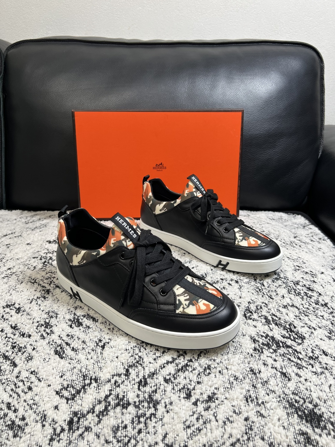 Hermes  高品质  顶级工艺品  爱马仕 专柜同步发售原厂配置，意大利进口原版牛皮面料，高品质拼接