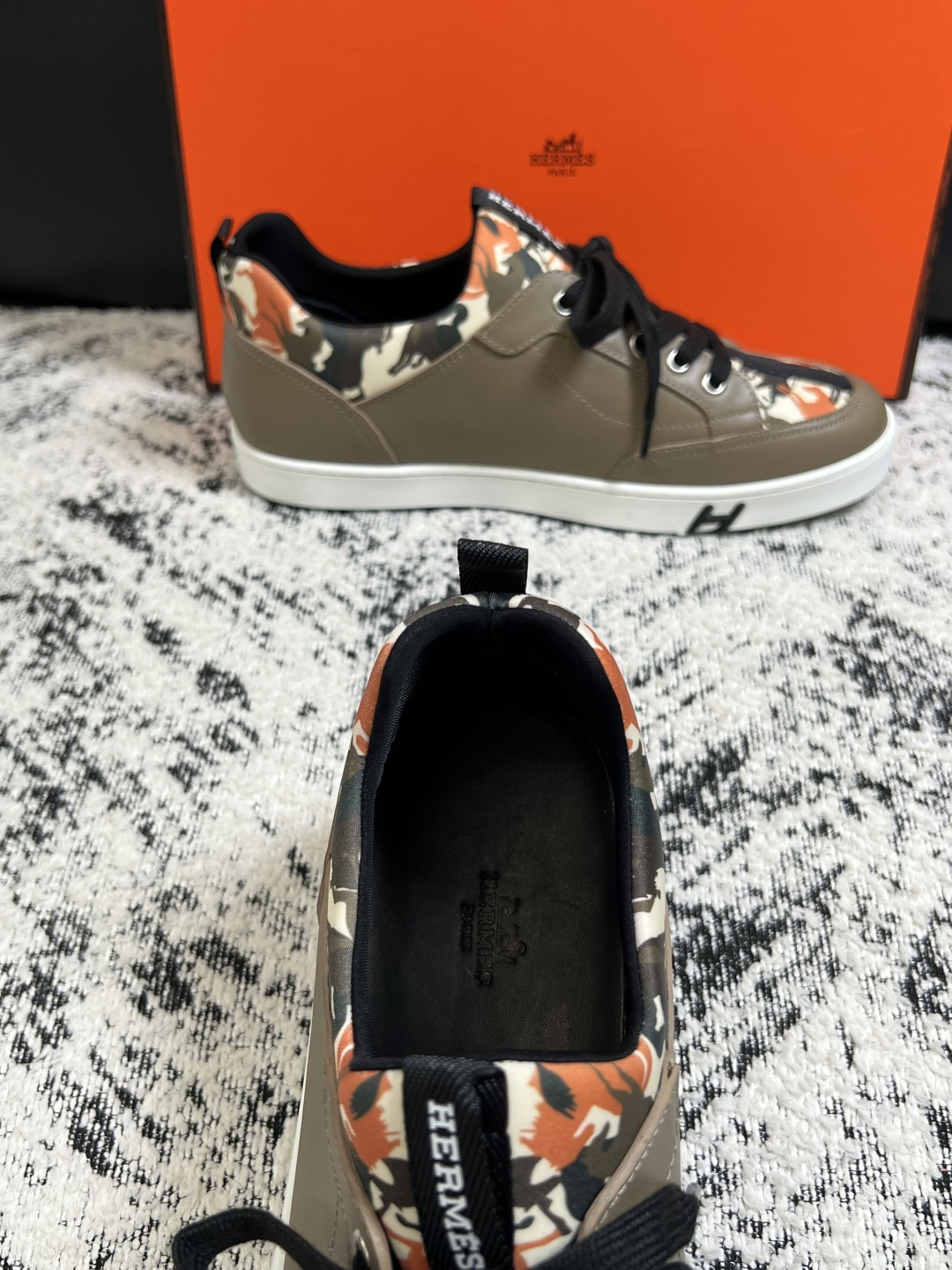 Hermes  高品质  顶级工艺品  爱马仕 专柜同步发售原厂配置，意大利进口原版牛皮面料，高品质拼接