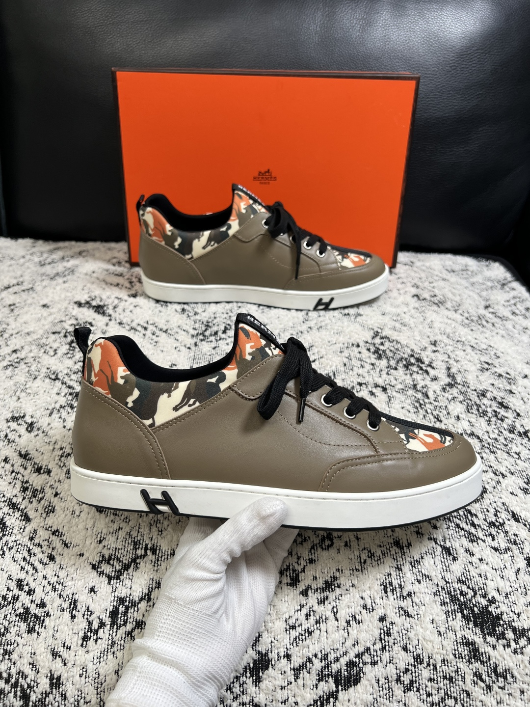Hermes  高品质  顶级工艺品  爱马仕 专柜同步发售原厂配置，意大利进口原版牛皮面料，高品质拼接