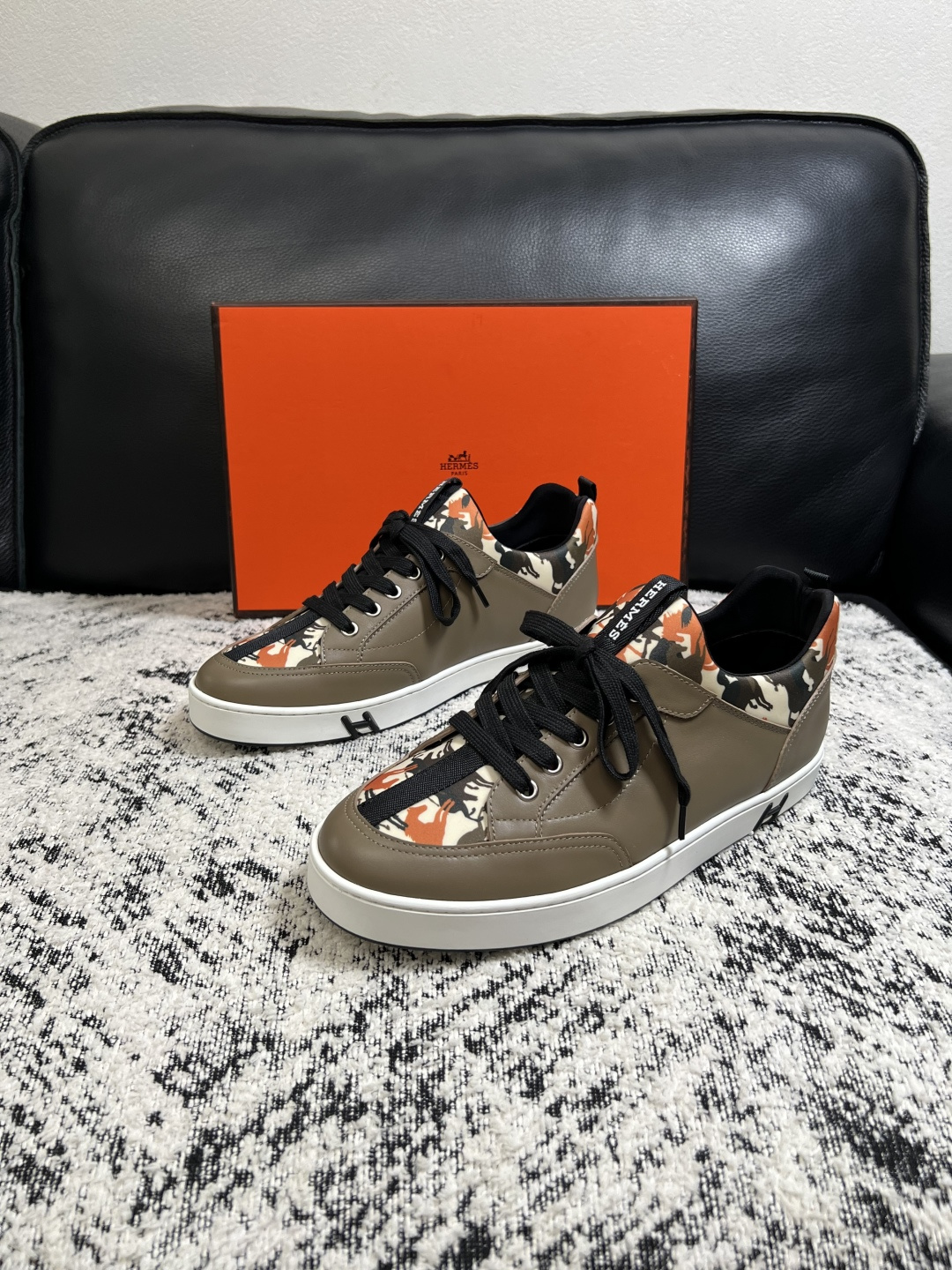Hermes  高品质  顶级工艺品  爱马仕 专柜同步发售原厂配置，意大利进口原版牛皮面料，高品质拼接