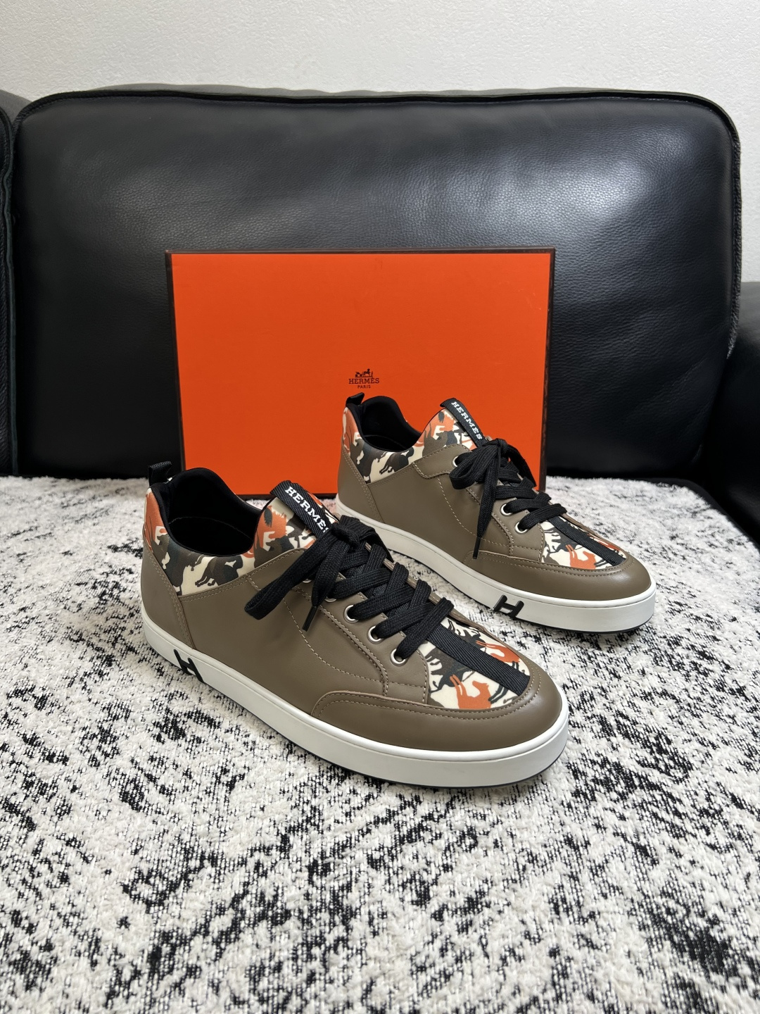 Hermes  高品质  顶级工艺品  爱马仕 专柜同步发售原厂配置，意大利进口原版牛皮面料，高品质拼接