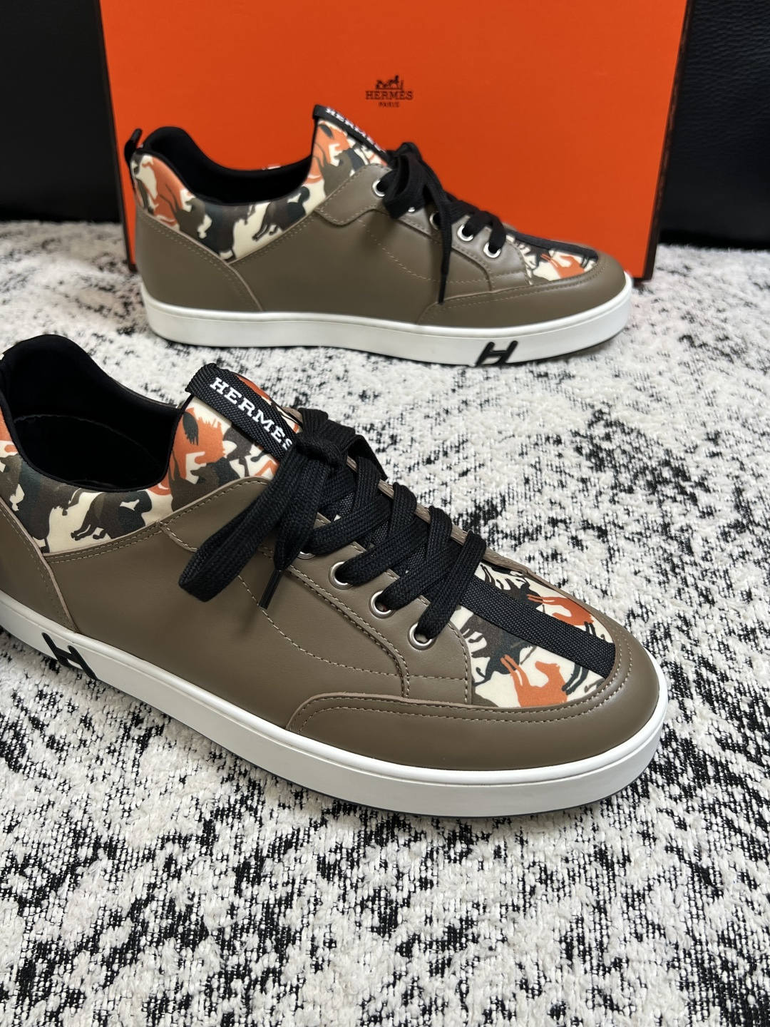 Hermes  高品质  顶级工艺品  爱马仕 专柜同步发售原厂配置，意大利进口原版牛皮面料，高品质拼接
