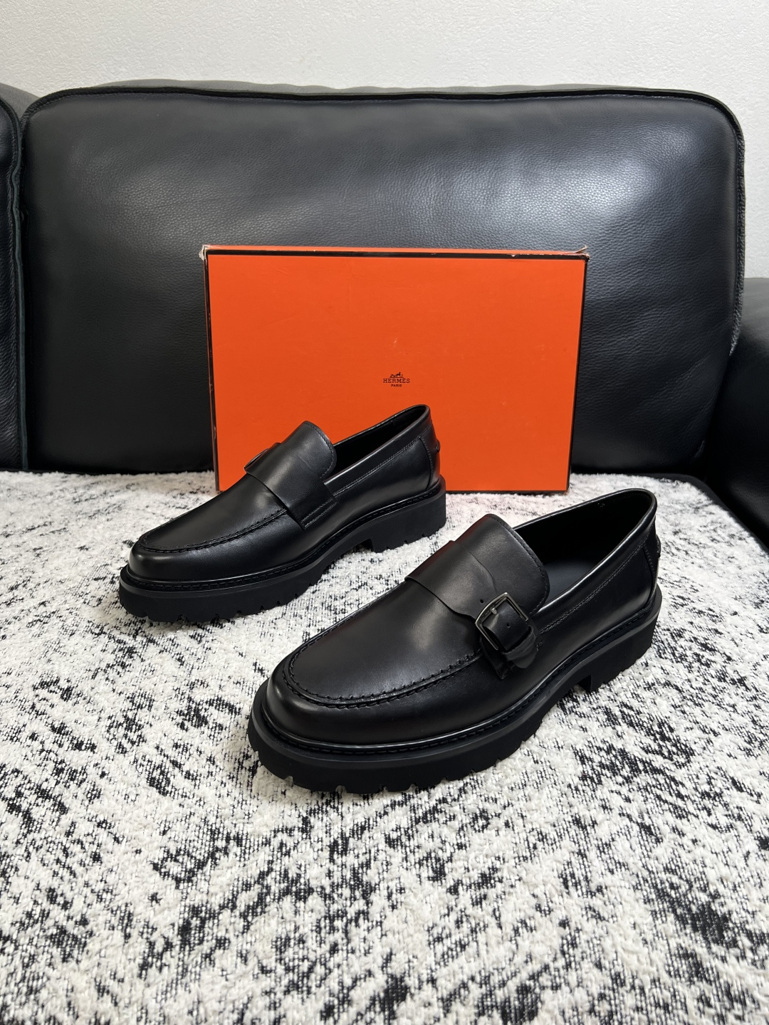 Hermes  高品质  顶级工艺品  爱马仕 皮鞋专柜同步发售原厂配置，意大利进口原版牛皮面料，高品质