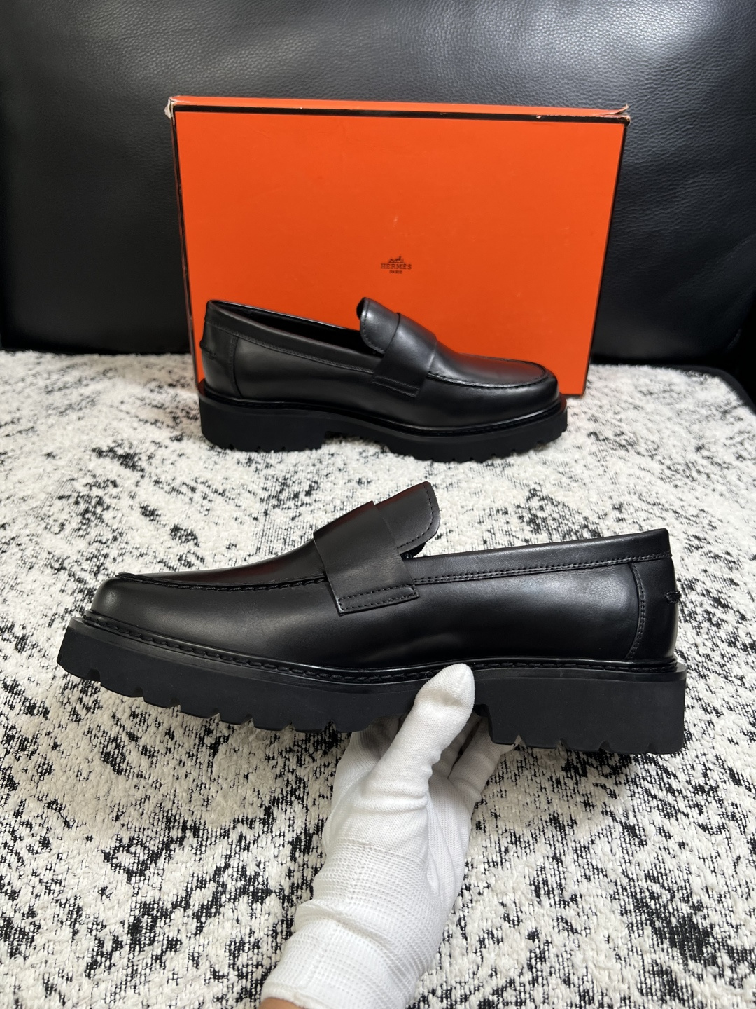 Hermes  高品质  顶级工艺品  爱马仕 皮鞋专柜同步发售原厂配置，意大利进口原版牛皮面料，高品质