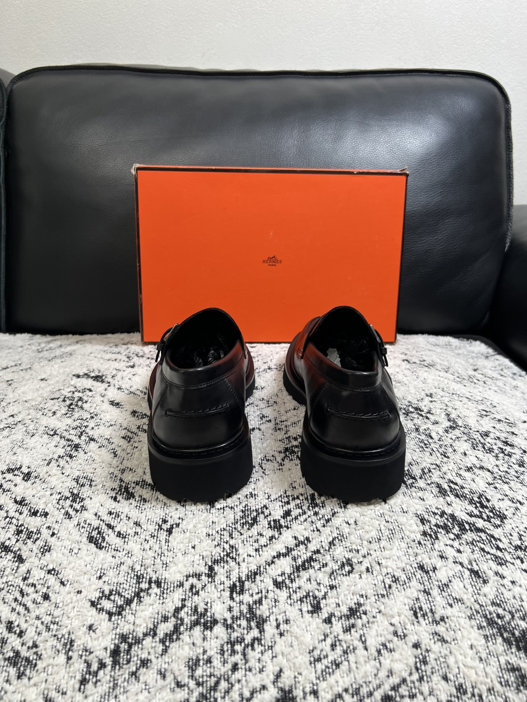Hermes  高品质  顶级工艺品  爱马仕 皮鞋专柜同步发售原厂配置，意大利进口原版牛皮面料，高品质