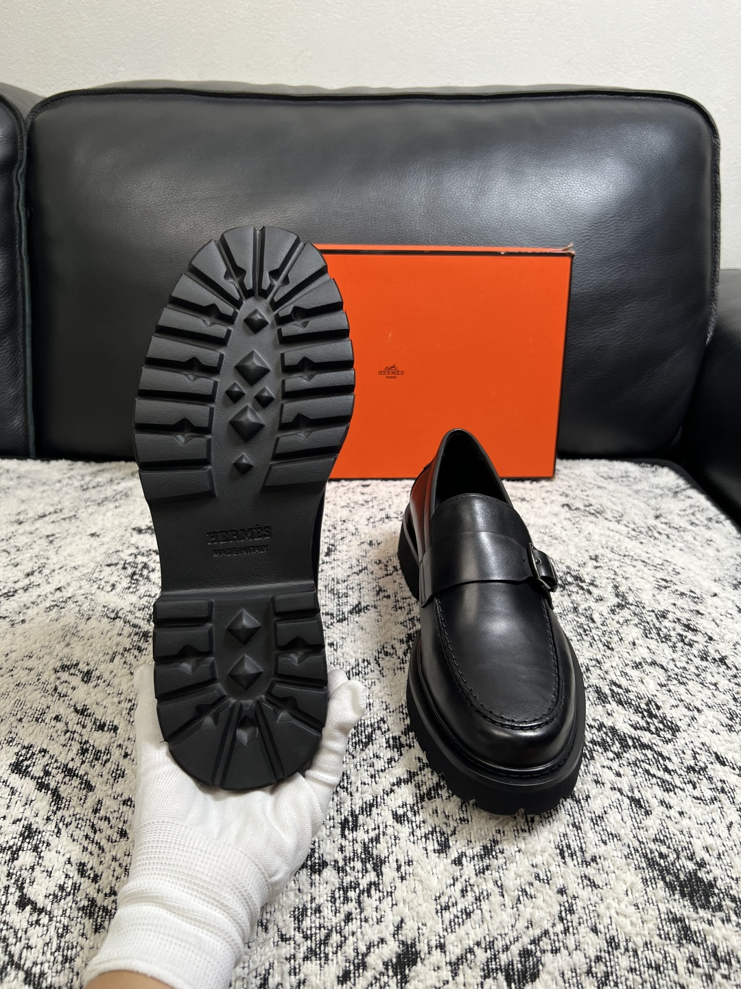 Hermes  高品质  顶级工艺品  爱马仕 皮鞋专柜同步发售原厂配置，意大利进口原版牛皮面料，高品质