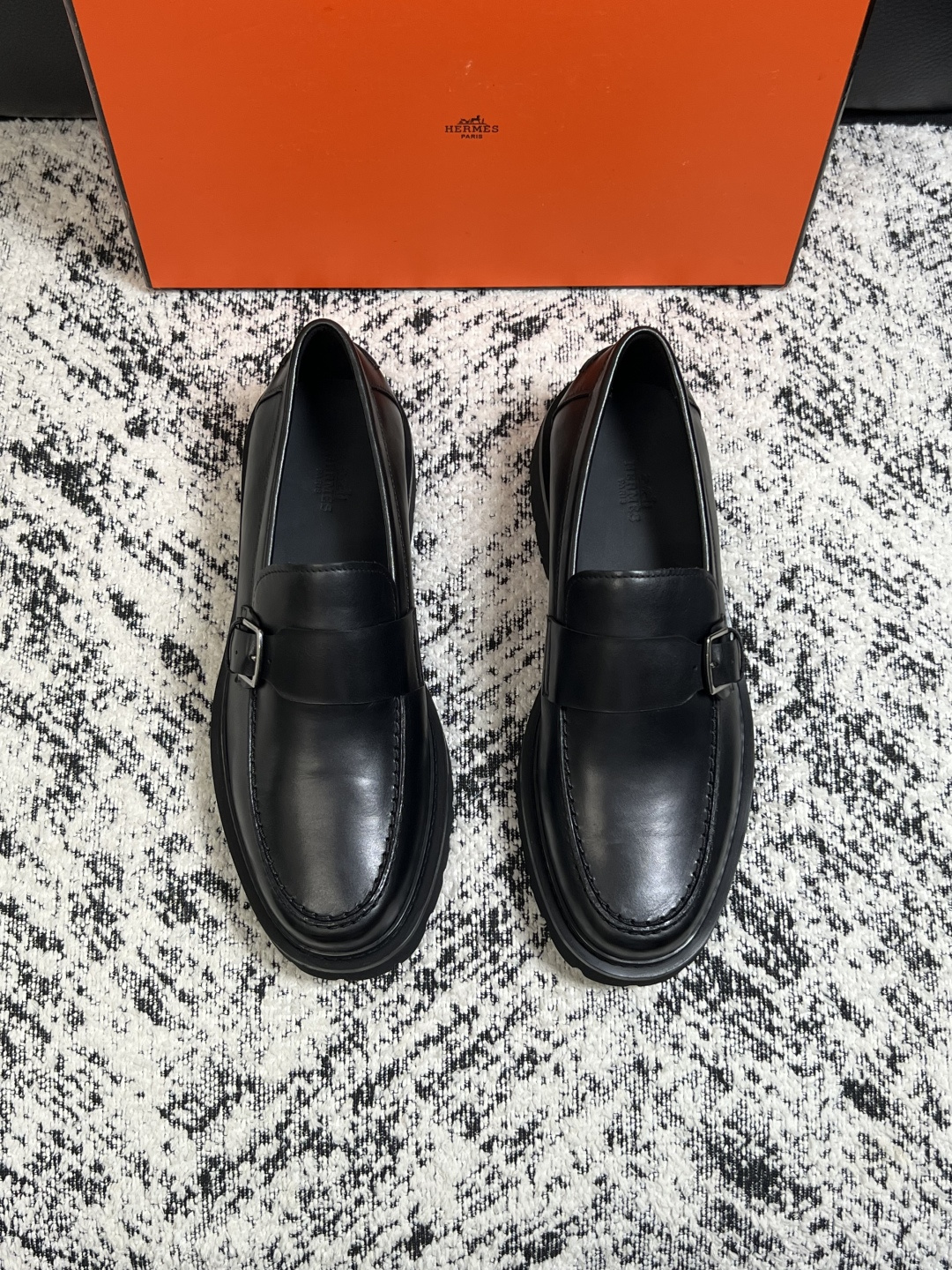 Hermes  高品质  顶级工艺品  爱马仕 皮鞋专柜同步发售原厂配置，意大利进口原版牛皮面料，高品质