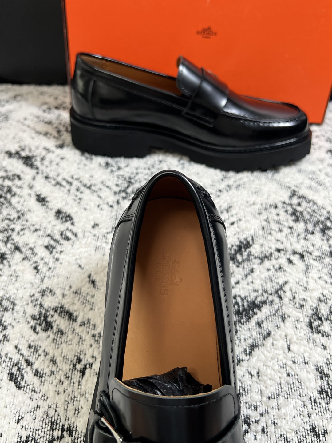 Hermes  高品质  顶级工艺品  爱马仕 皮鞋专柜同步发售原厂配置，意大利进口原版牛皮面料，高品质