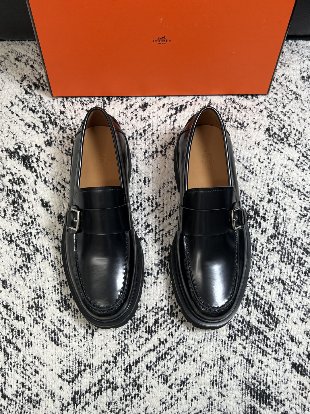 Hermes  高品质  顶级工艺品  爱马仕 皮鞋专柜同步发售原厂配置，意大利进口原版牛皮面料，高品质