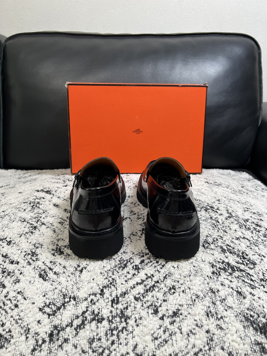Hermes  高品质  顶级工艺品  爱马仕 皮鞋专柜同步发售原厂配置，意大利进口原版牛皮面料，高品质