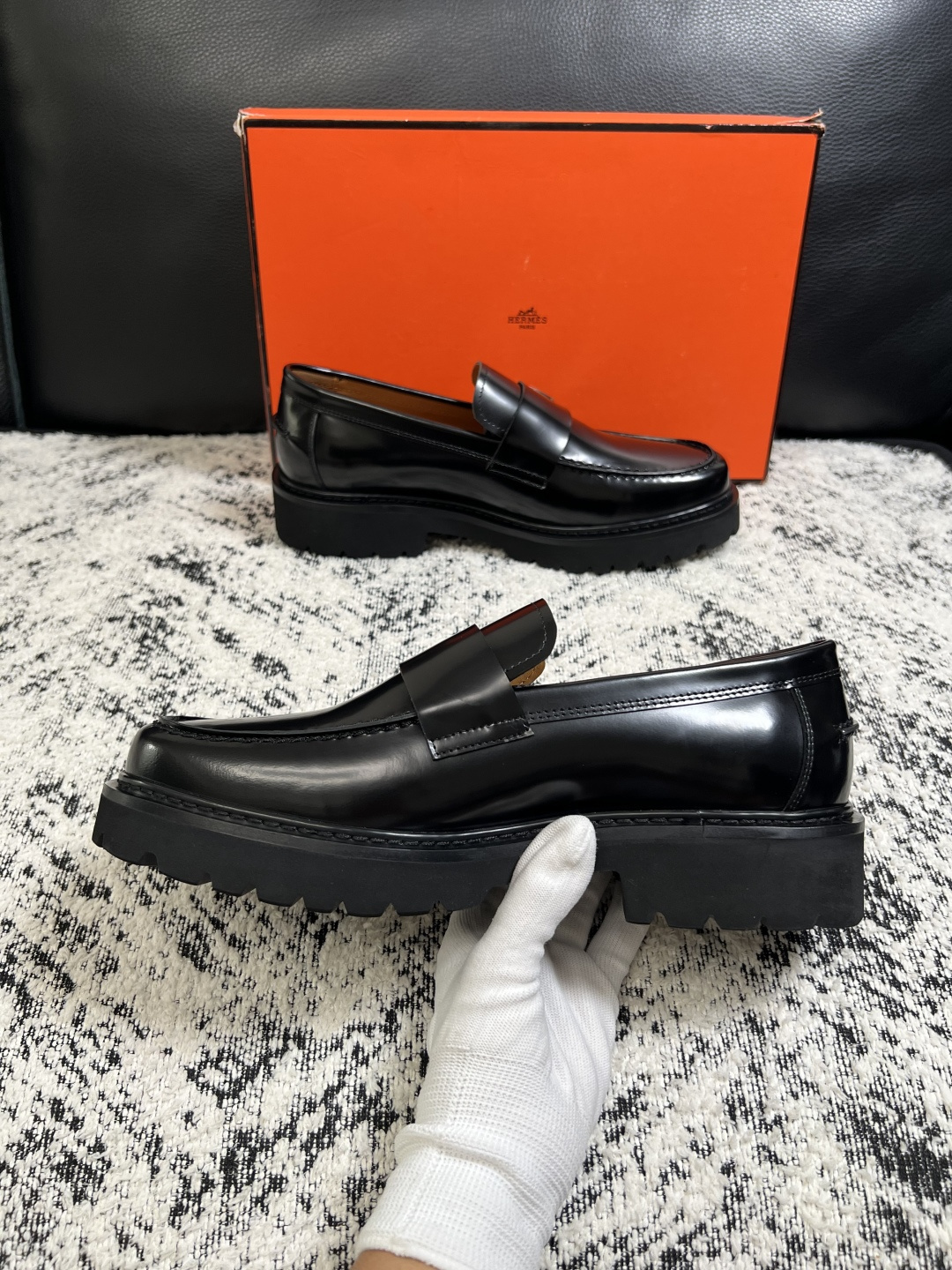 Hermes  高品质  顶级工艺品  爱马仕 皮鞋专柜同步发售原厂配置，意大利进口原版牛皮面料，高品质