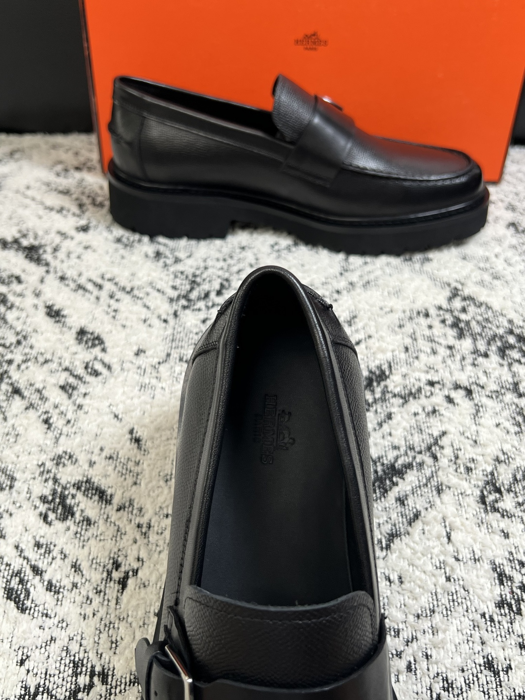 Hermes  高品质  顶级工艺品  爱马仕 皮鞋专柜同步发售原厂配置，意大利进口原版牛皮面料，高品质