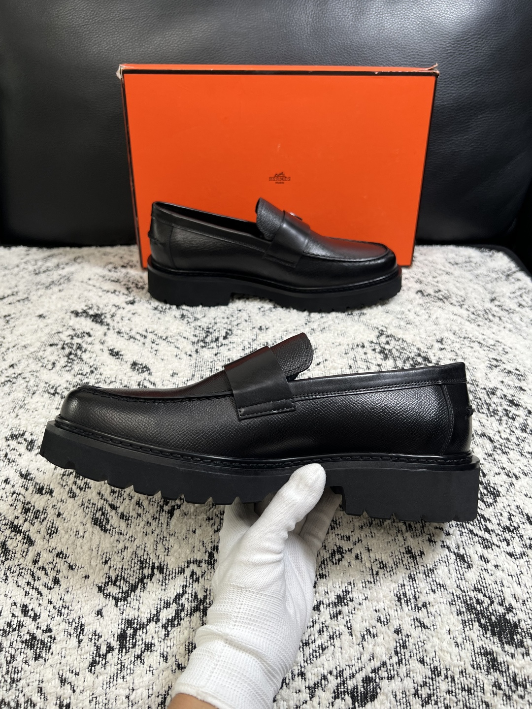Hermes  高品质  顶级工艺品  爱马仕 皮鞋专柜同步发售原厂配置，意大利进口原版牛皮面料，高品质