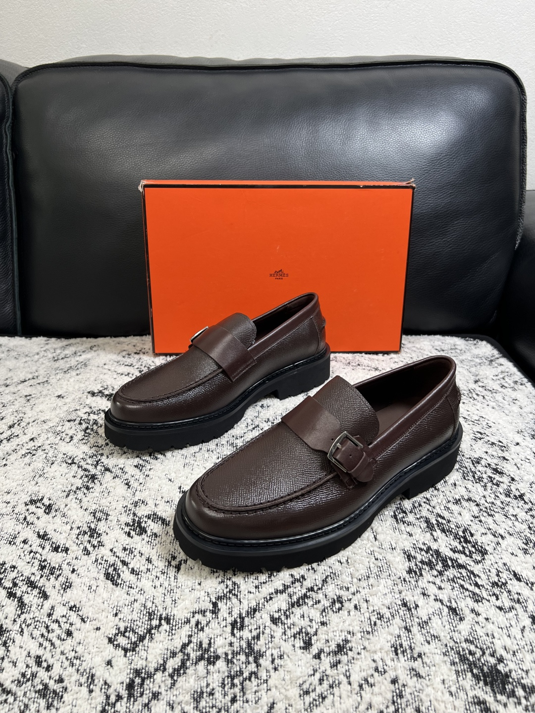 Hermes  高品质  顶级工艺品  爱马仕 皮鞋专柜同步发售原厂配置，意大利进口原版牛皮面料，高品质