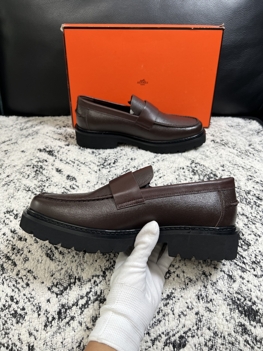 Hermes  高品质  顶级工艺品  爱马仕 皮鞋专柜同步发售原厂配置，意大利进口原版牛皮面料，高品质