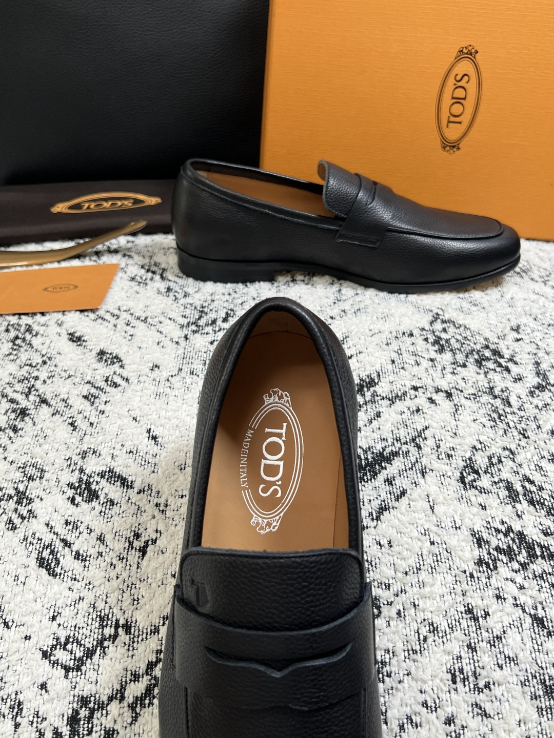 Tods  高品质  顶级工艺品  托德斯  皮鞋专柜新款，原厂配置意大利进口牛皮面料，高品质复杂拼接工