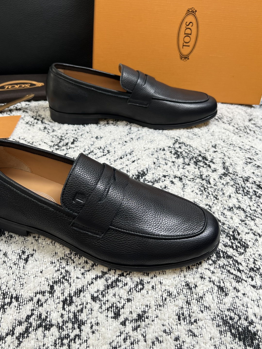 Tods  高品质  顶级工艺品  托德斯  皮鞋专柜新款，原厂配置意大利进口牛皮面料，高品质复杂拼接工