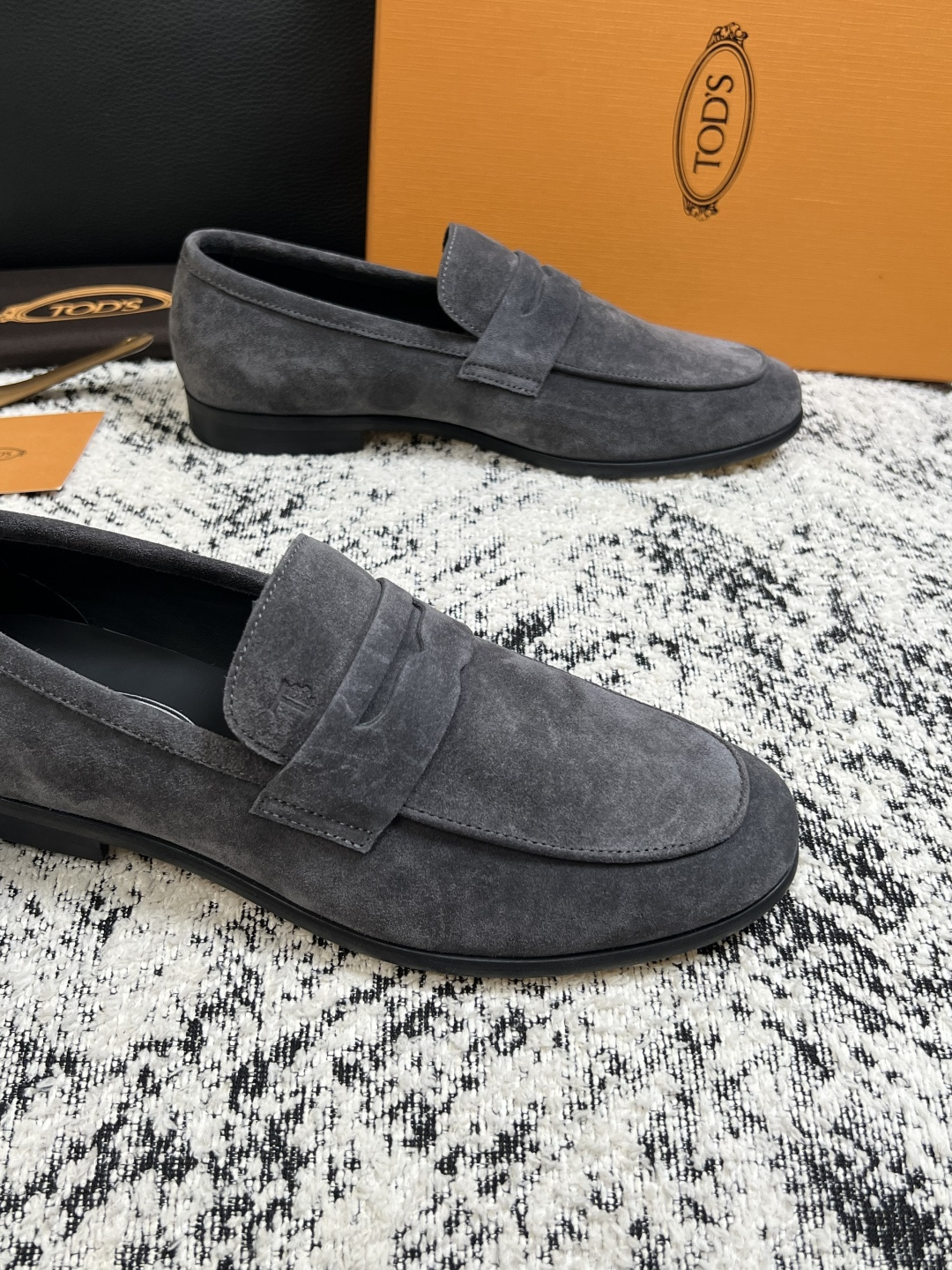 Tods  高品质  顶级工艺品  托德斯  皮鞋专柜新款，原厂配置意大利进口牛皮面料，高品质复杂拼接工