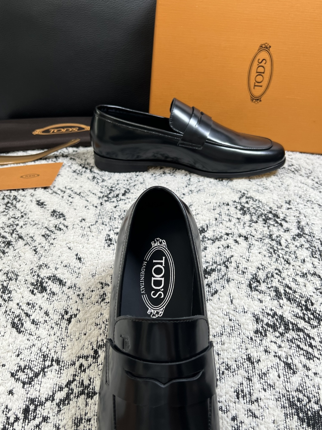Tods  高品质  顶级工艺品  托德斯  皮鞋专柜新款，原厂配置意大利进口牛皮面料，高品质复杂拼接工