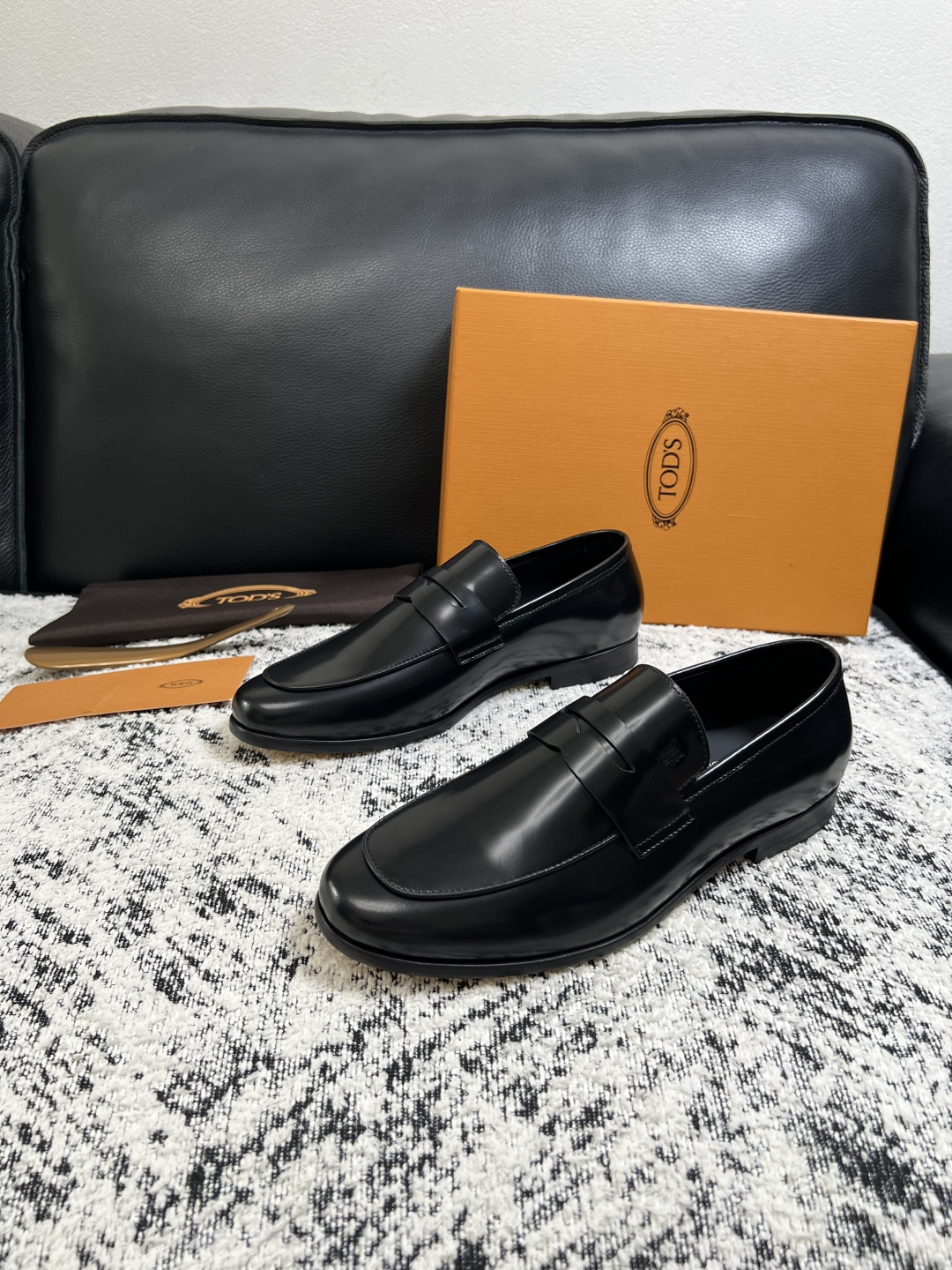 Tods  高品质  顶级工艺品  托德斯  皮鞋专柜新款，原厂配置意大利进口牛皮面料，高品质复杂拼接工