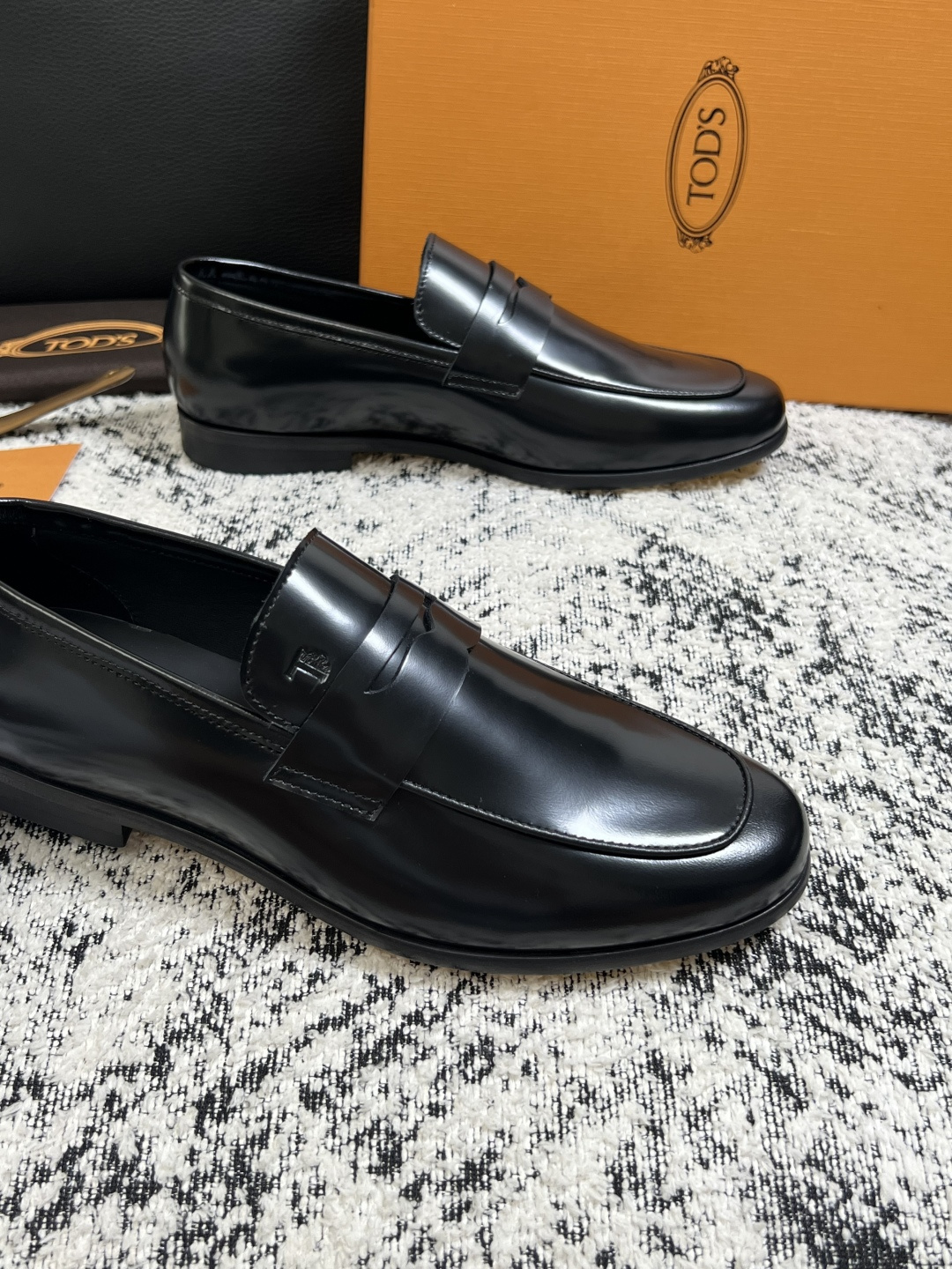 Tods  高品质  顶级工艺品  托德斯  皮鞋专柜新款，原厂配置意大利进口牛皮面料，高品质复杂拼接工
