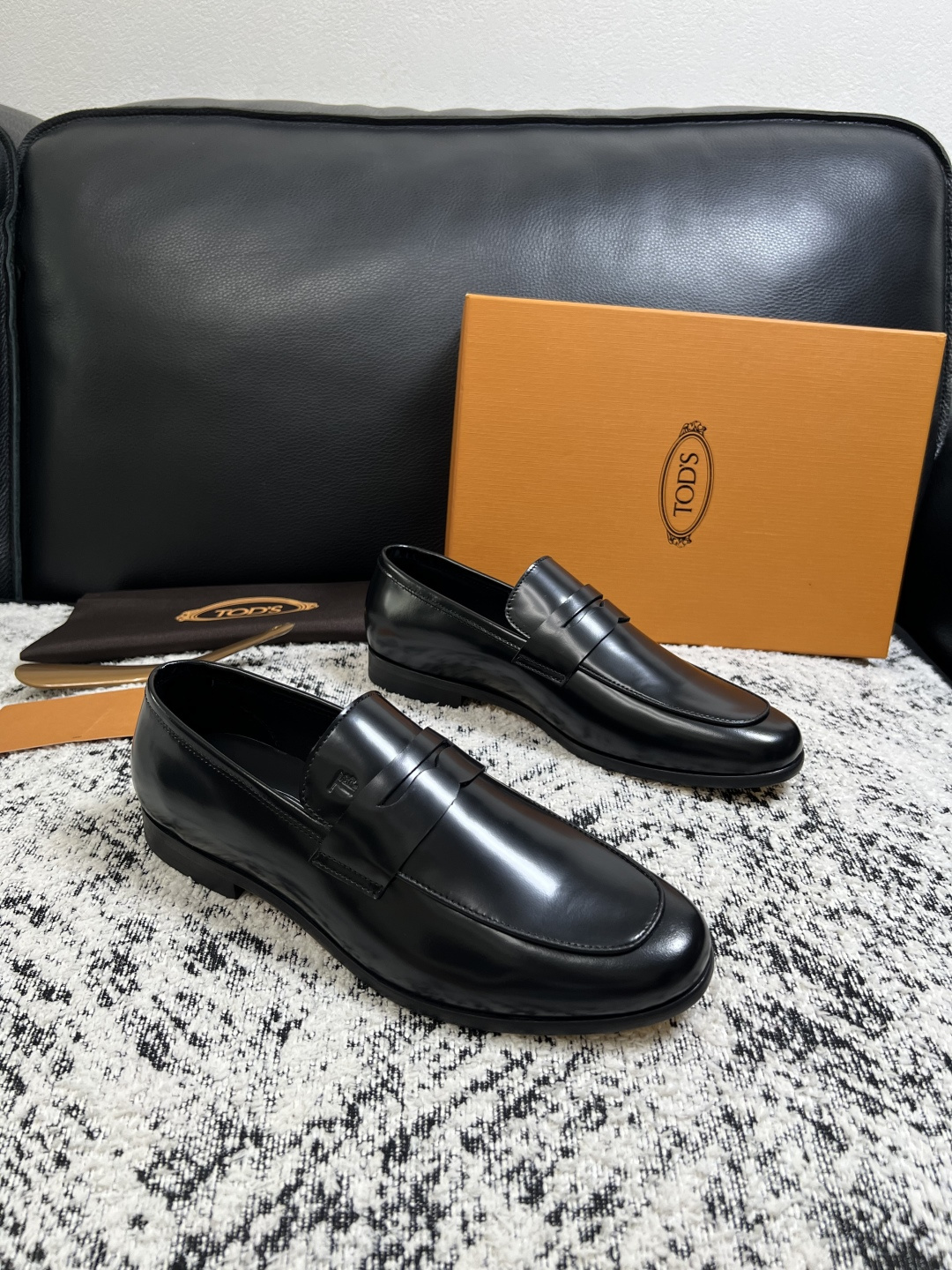 Tods  高品质  顶级工艺品  托德斯  皮鞋专柜新款，原厂配置意大利进口牛皮面料，高品质复杂拼接工