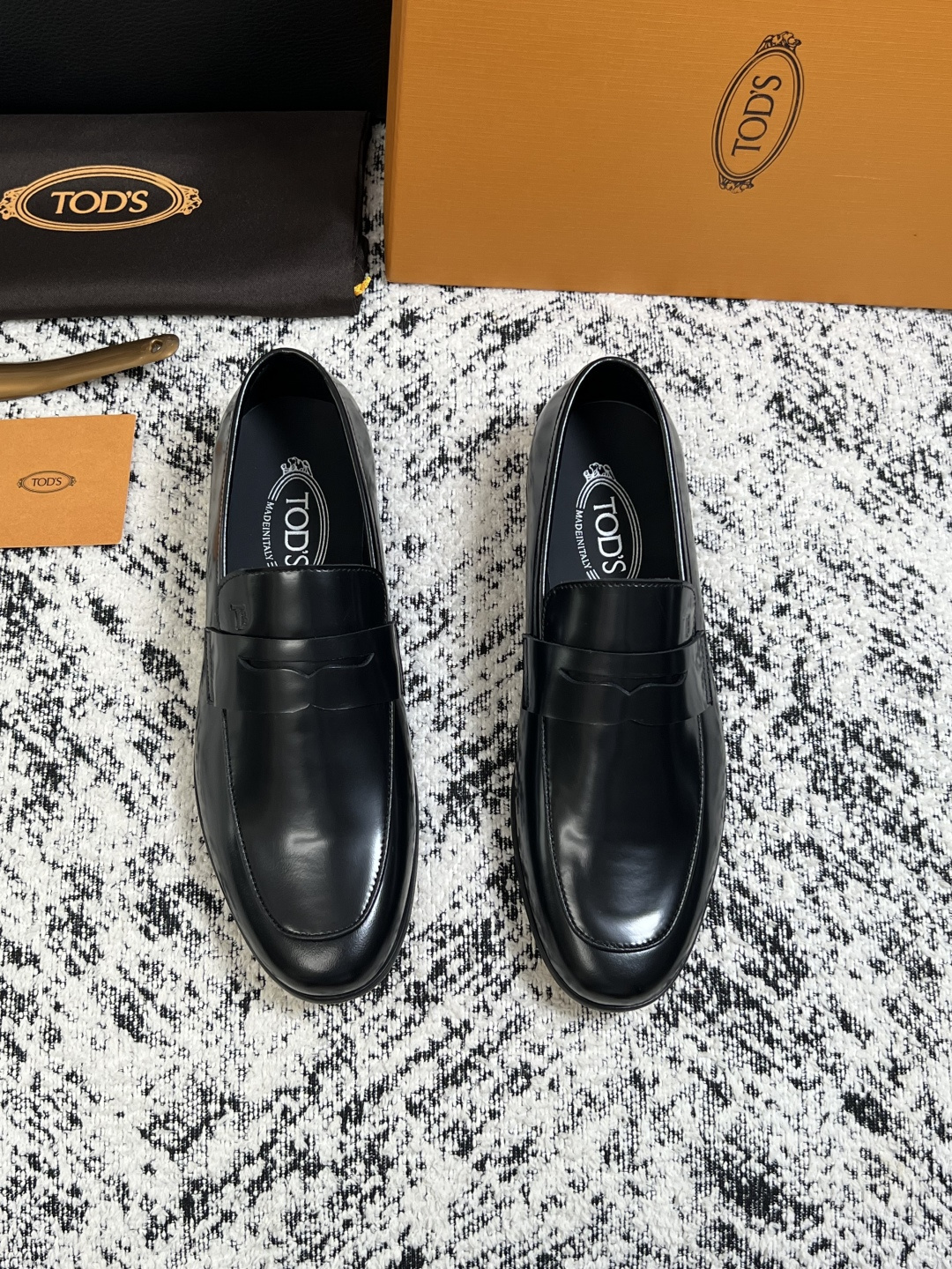 Tods  高品质  顶级工艺品  托德斯  皮鞋专柜新款，原厂配置意大利进口牛皮面料，高品质复杂拼接工