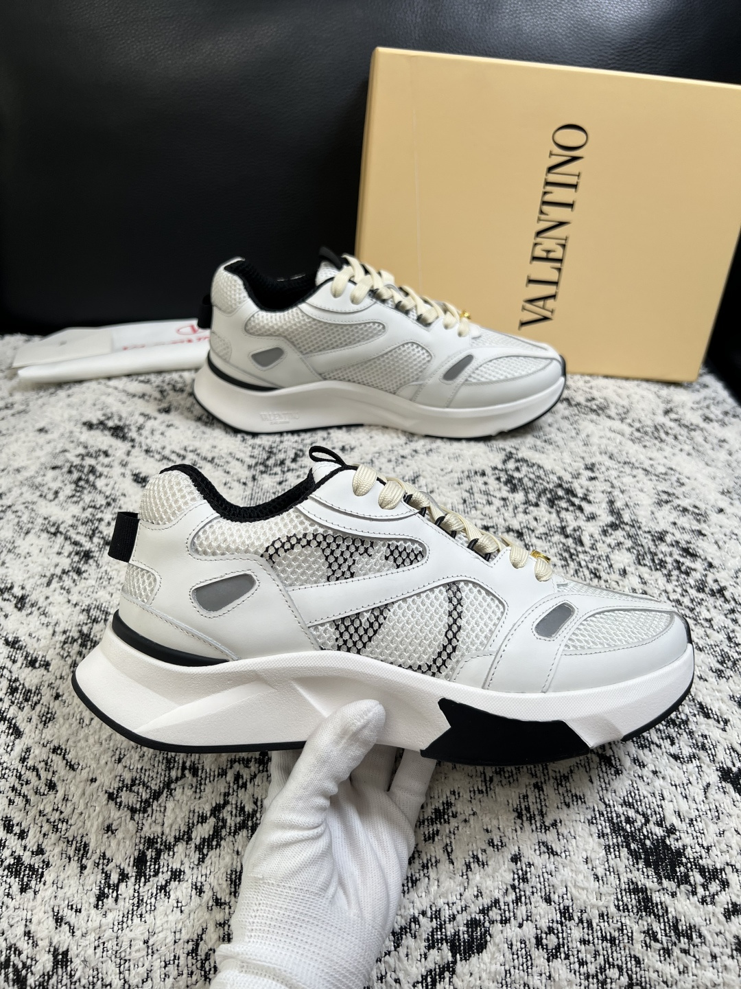 VALENTINO  高品质  顶级工艺品  华伦天奴，运动板鞋专柜同步，鞋面意大利进口，高品质拼接缤纷