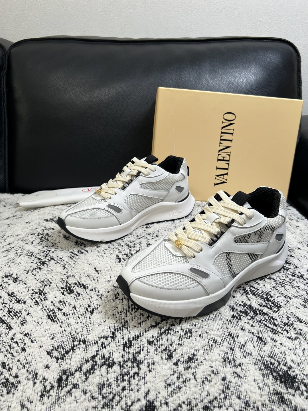VALENTINO  高品质  顶级工艺品  华伦天奴，运动板鞋专柜同步，鞋面意大利进口，高品质拼接缤纷