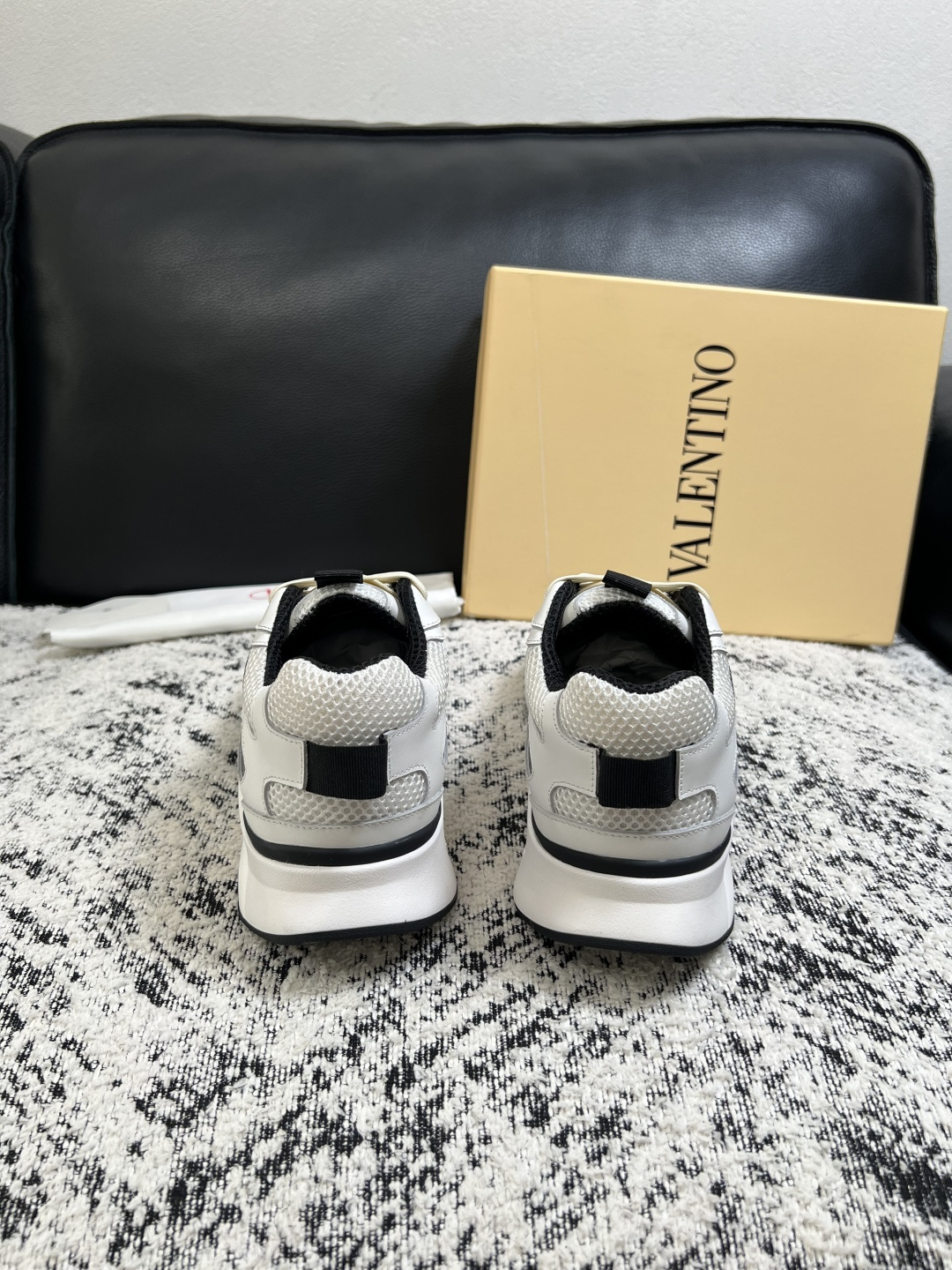 VALENTINO  高品质  顶级工艺品  华伦天奴，运动板鞋专柜同步，鞋面意大利进口，高品质拼接缤纷