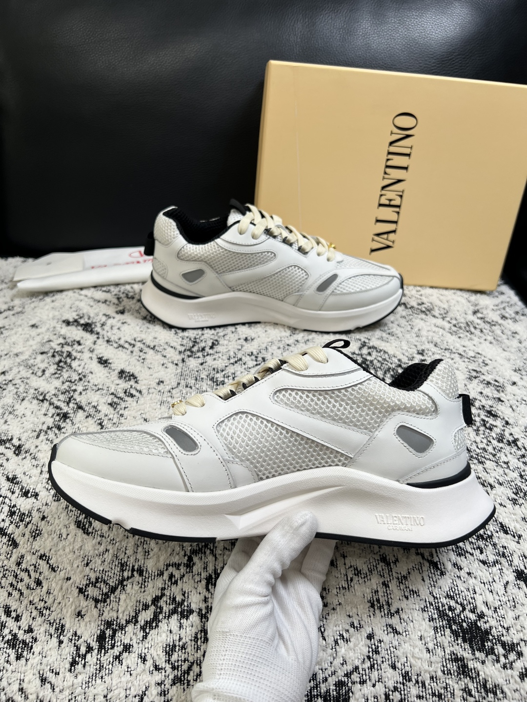 VALENTINO  高品质  顶级工艺品  华伦天奴，运动板鞋专柜同步，鞋面意大利进口，高品质拼接缤纷