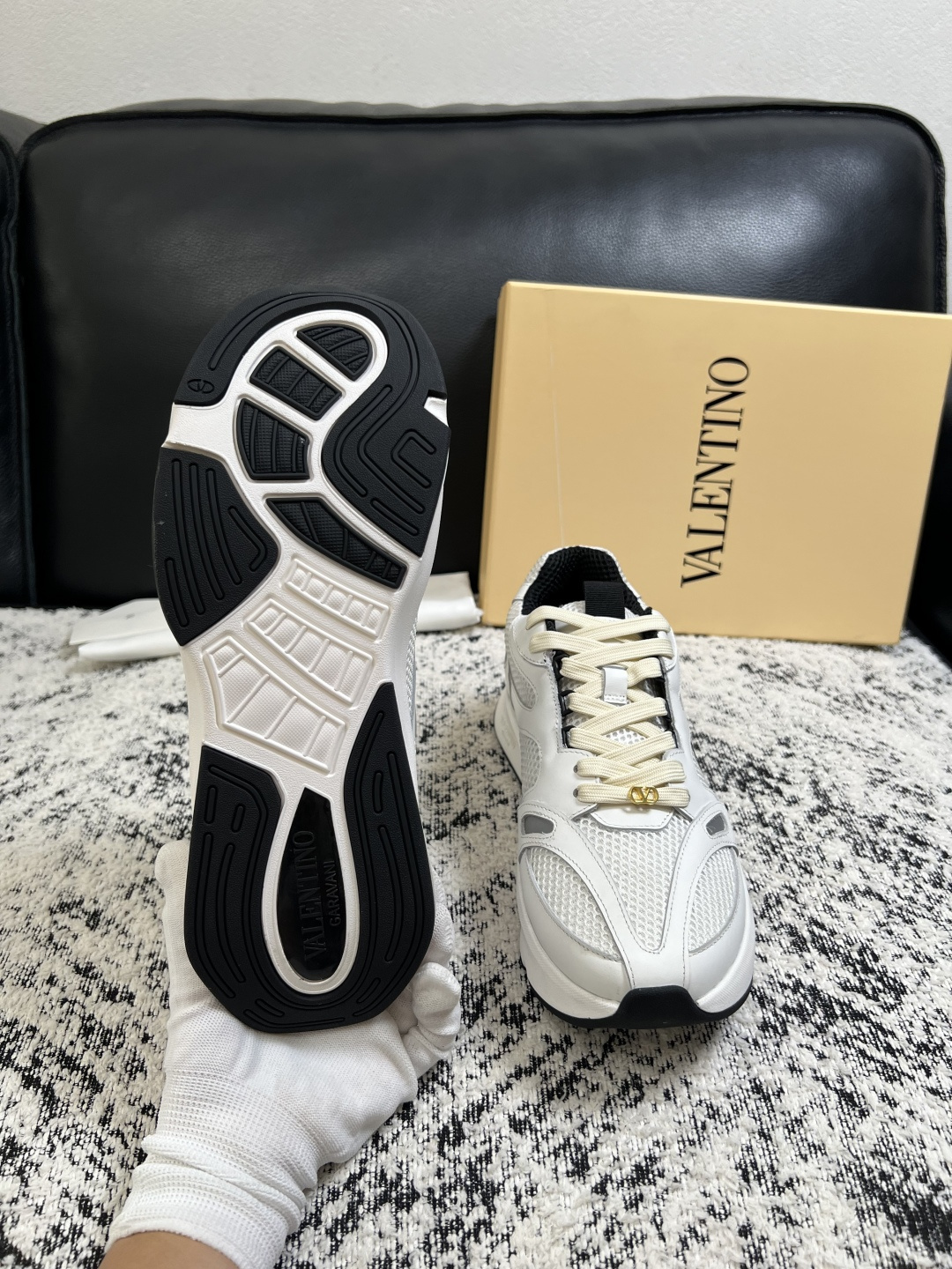 VALENTINO  高品质  顶级工艺品  华伦天奴，运动板鞋专柜同步，鞋面意大利进口，高品质拼接缤纷